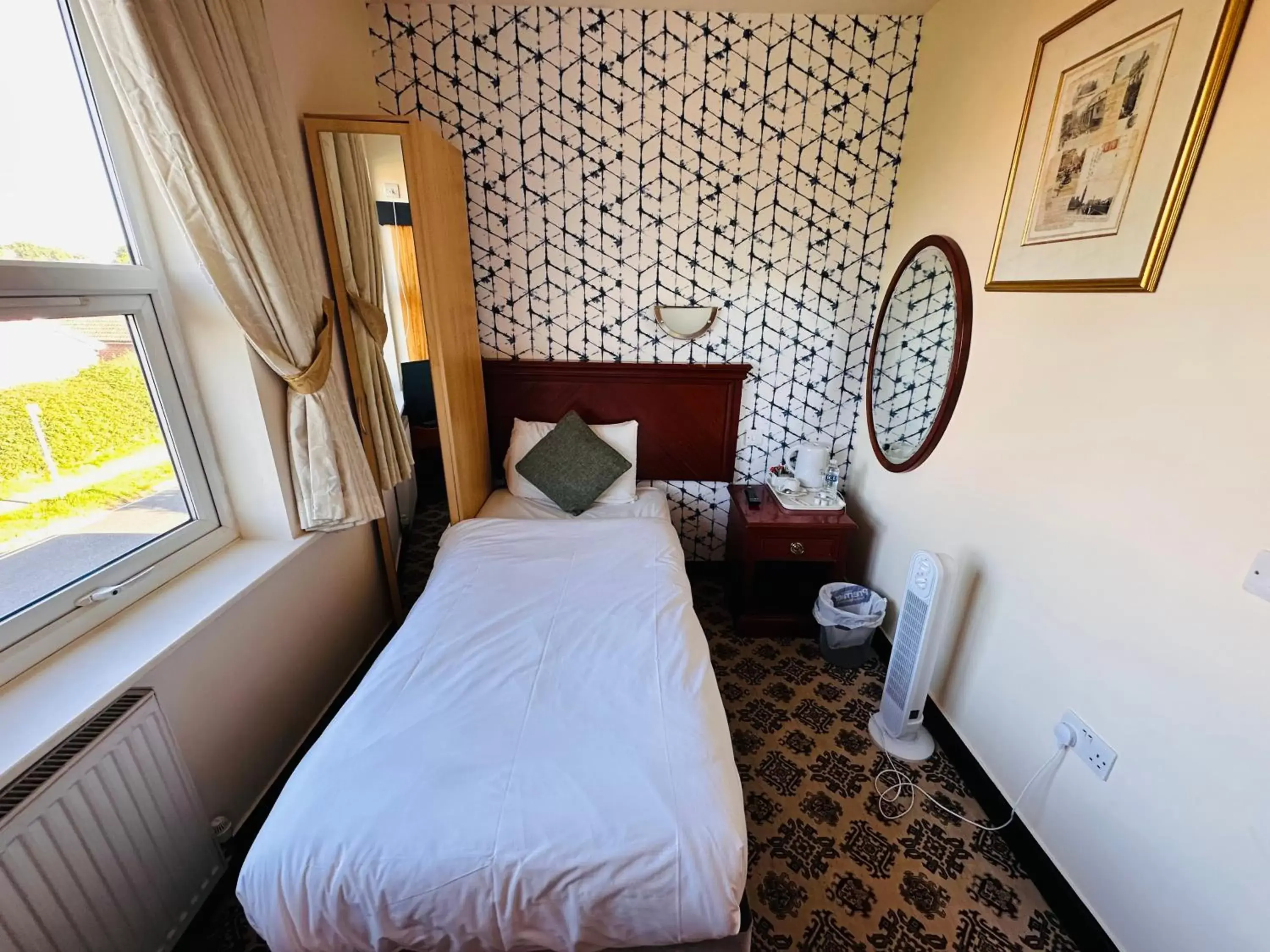 Bed in Acorn Lodge Gatwick