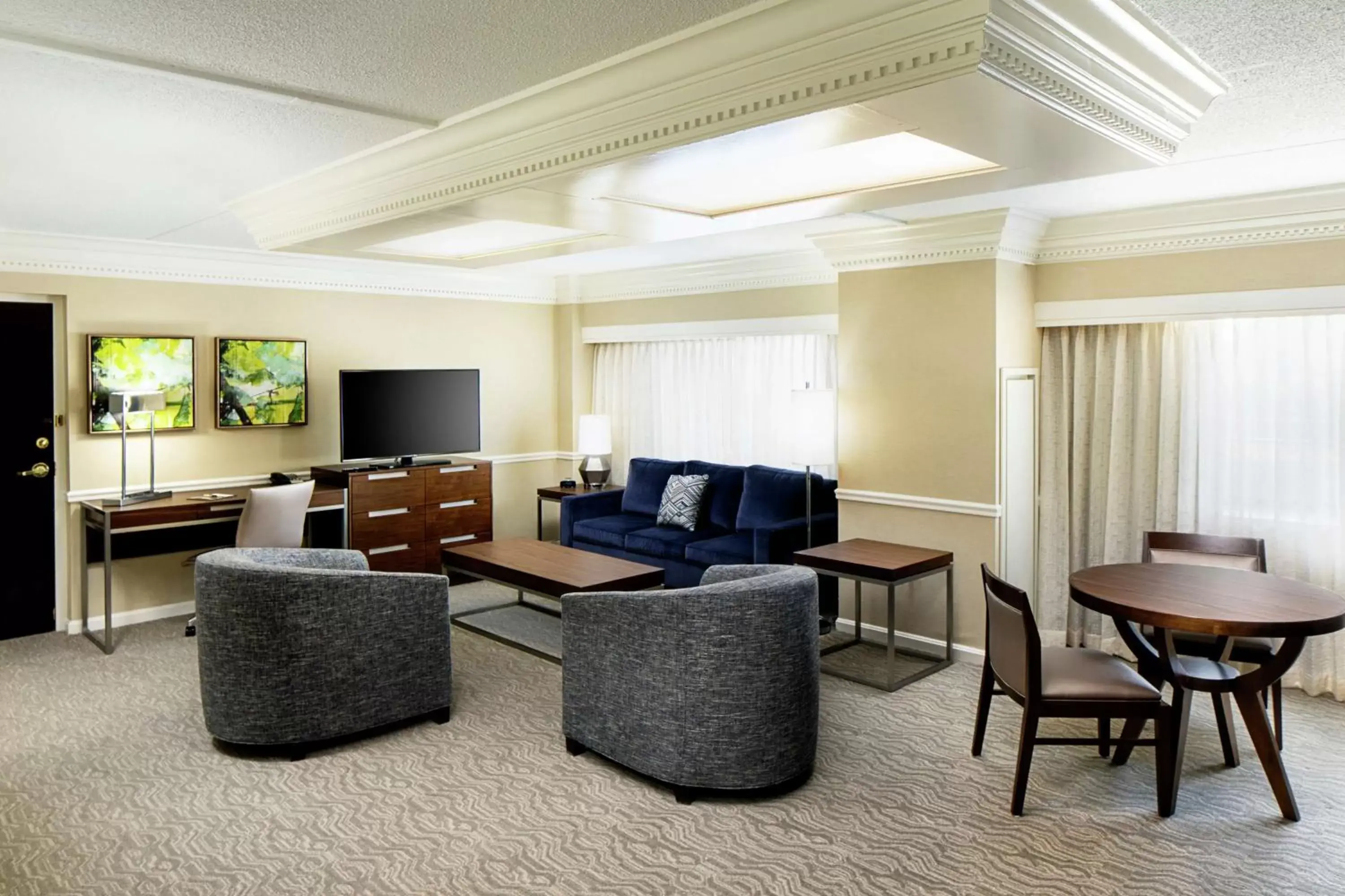 Bedroom, Seating Area in DoubleTree by Hilton Nashua