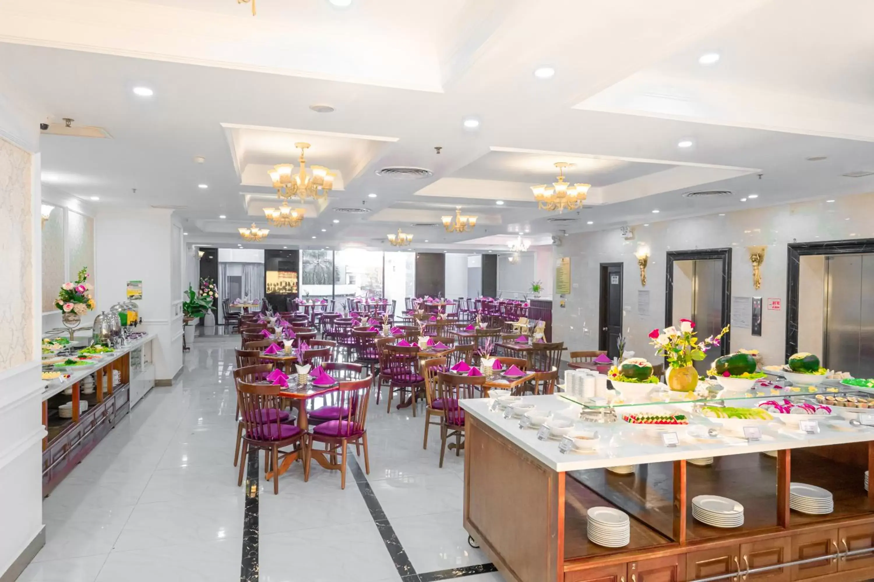 Restaurant/Places to Eat in Bonjour Nha Trang Hotel