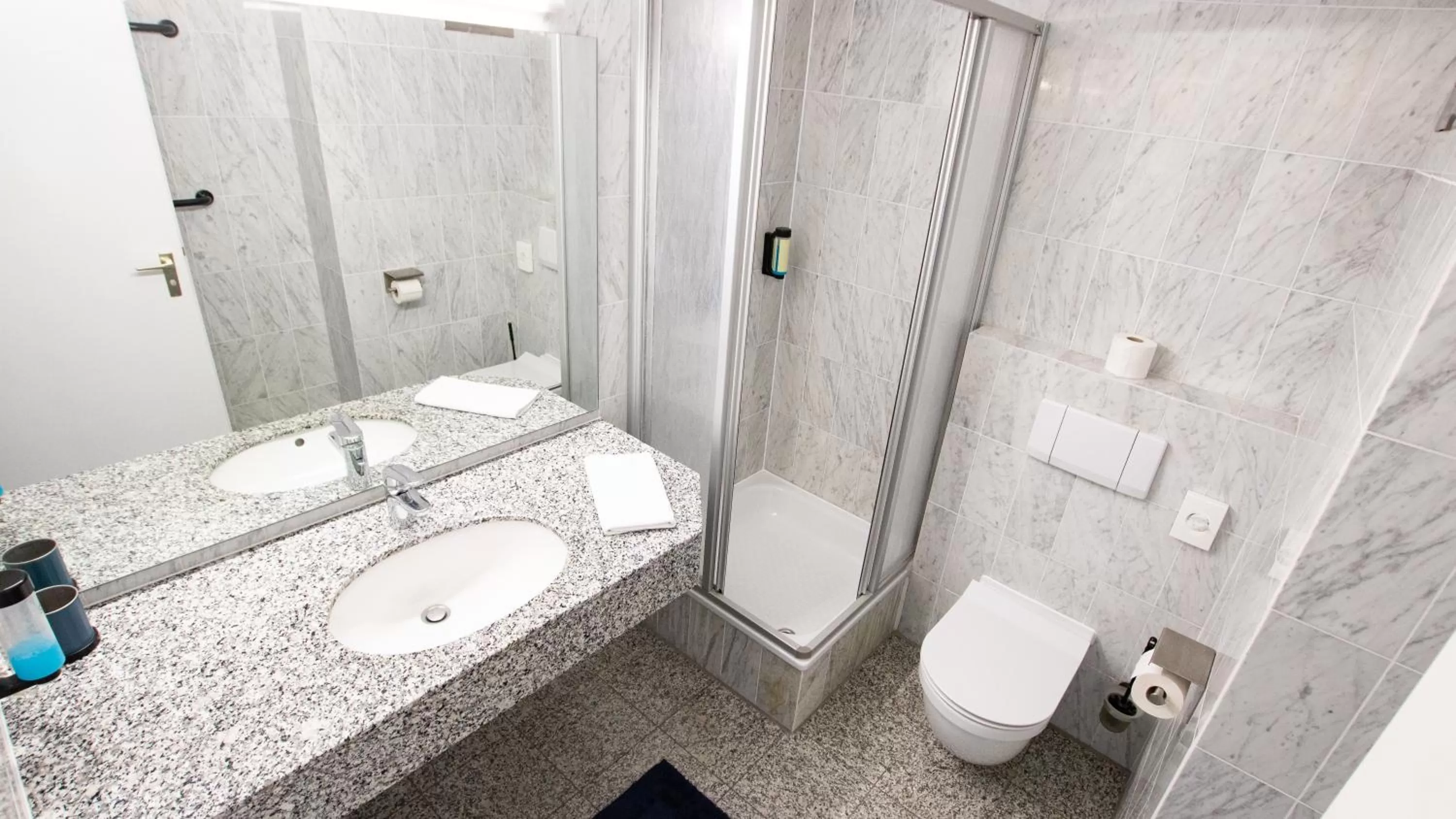 Shower in El Capitan nähe Movie Park