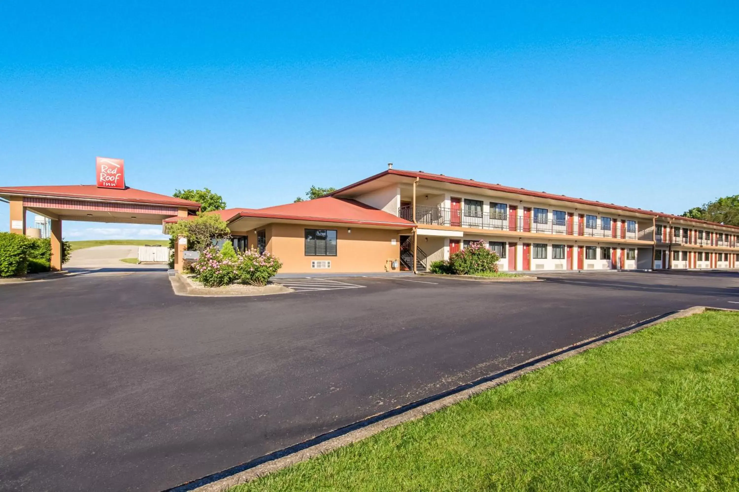 Property Building in Red Roof Inn Shelbyville