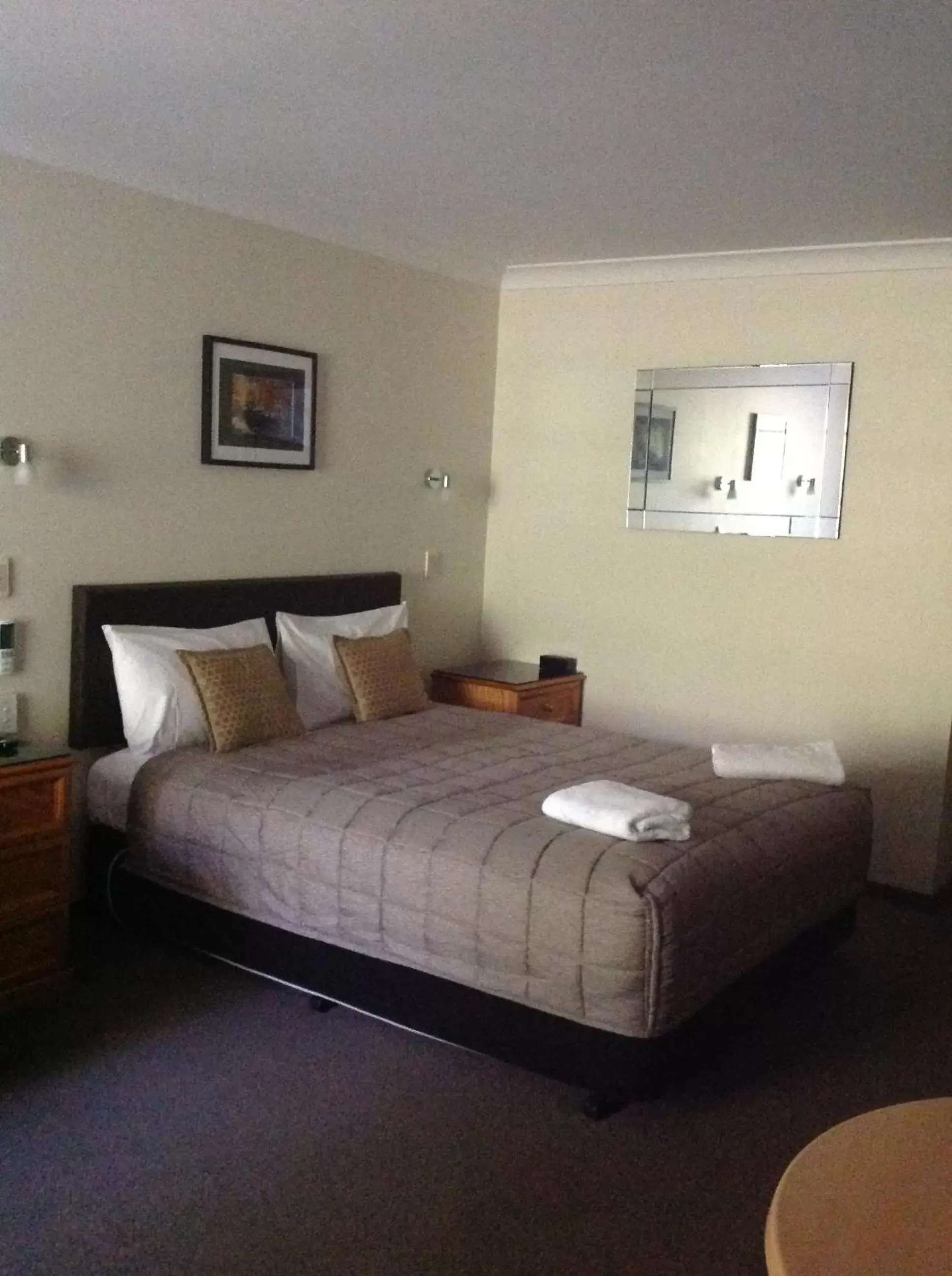 Bedroom, Bed in Sandstock Motor Inn Armidale