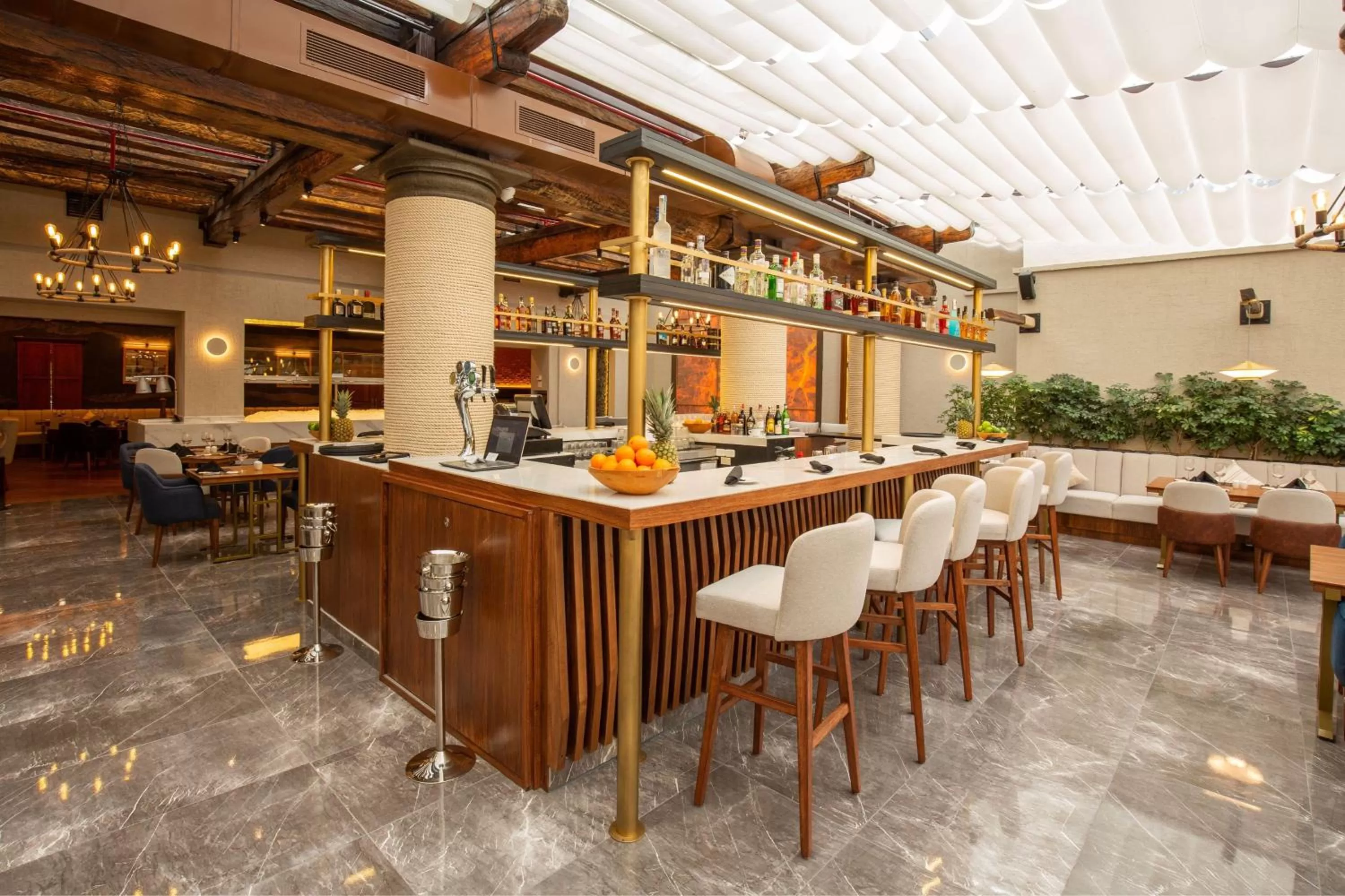 Restaurant/places to eat in JW Marriott Quito