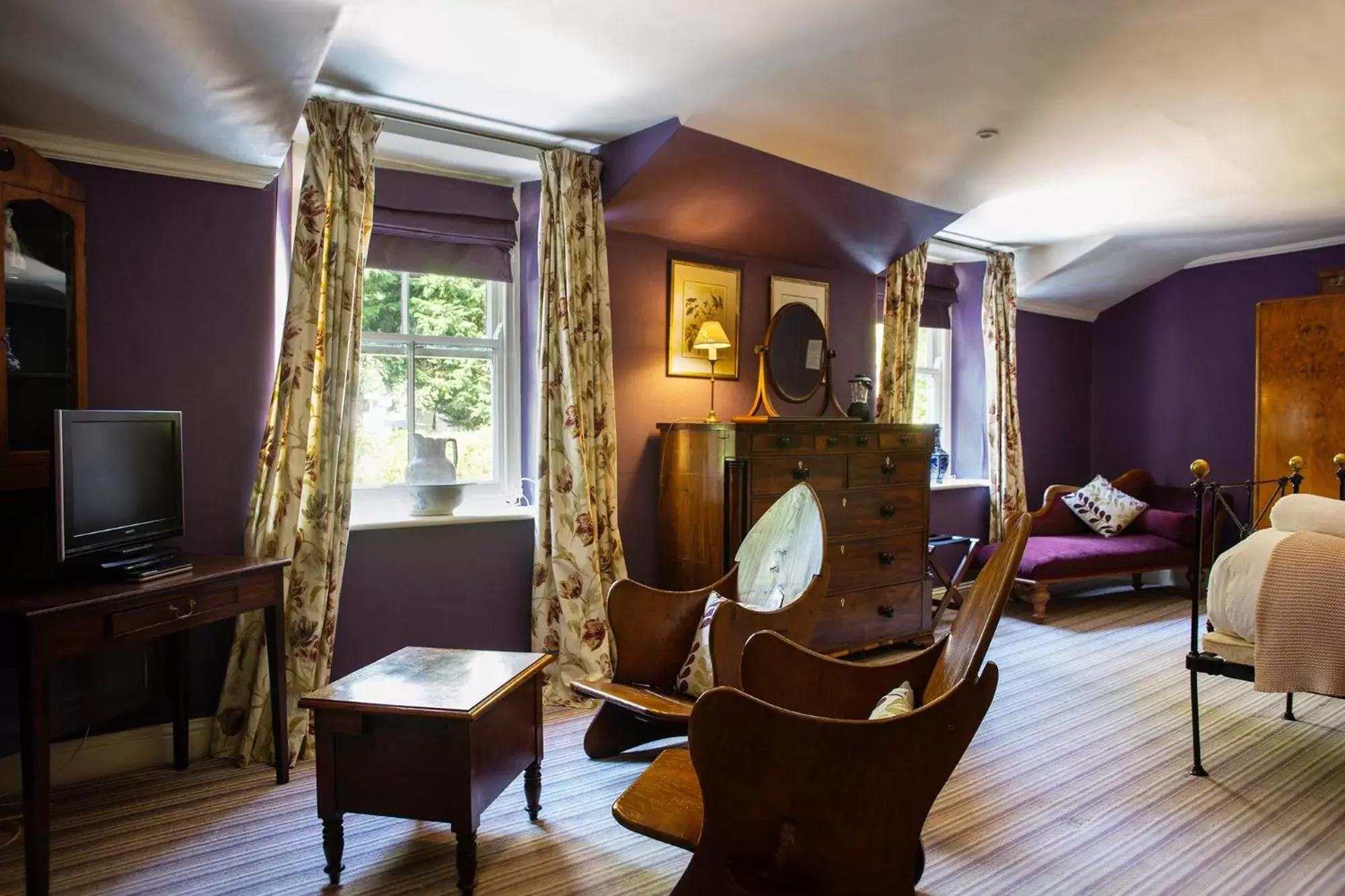 Bedroom, TV/Entertainment Center in Augill Castle