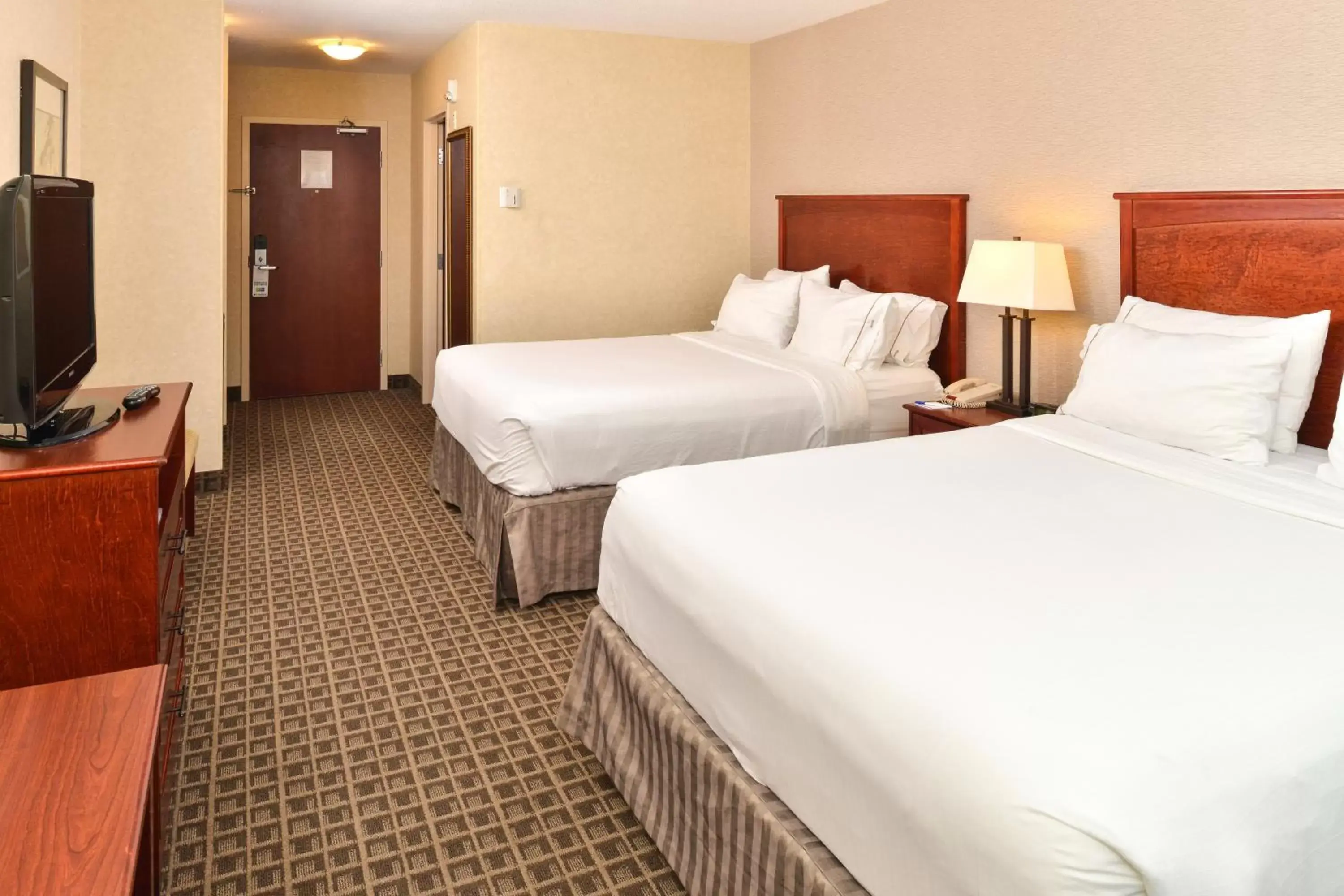 Photo of the whole room, Bed in Holiday Inn Express Edmonton North, an IHG Hotel