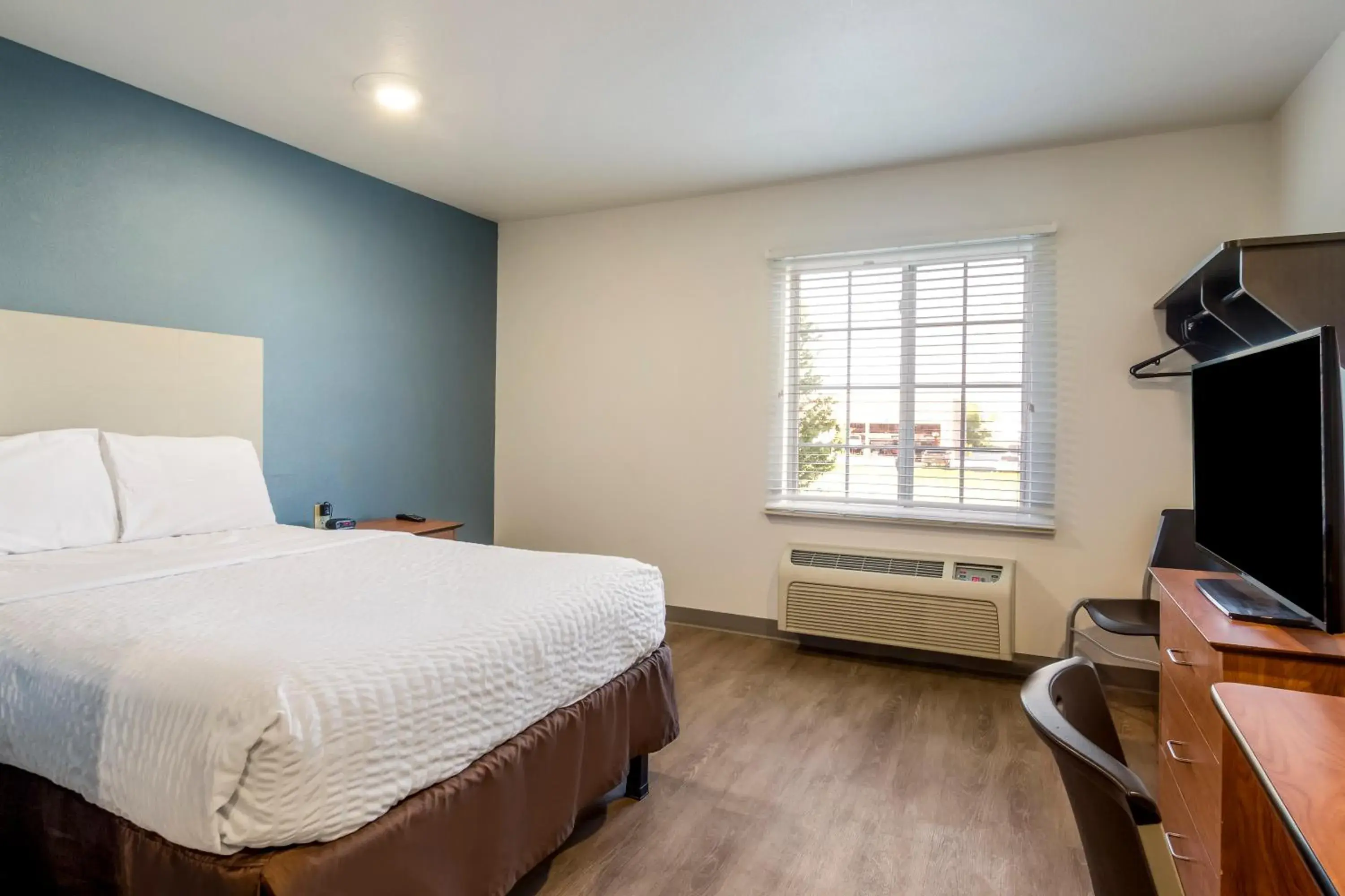 Bed in Extended Stay America Select Suites - Indianapolis - Lawrence