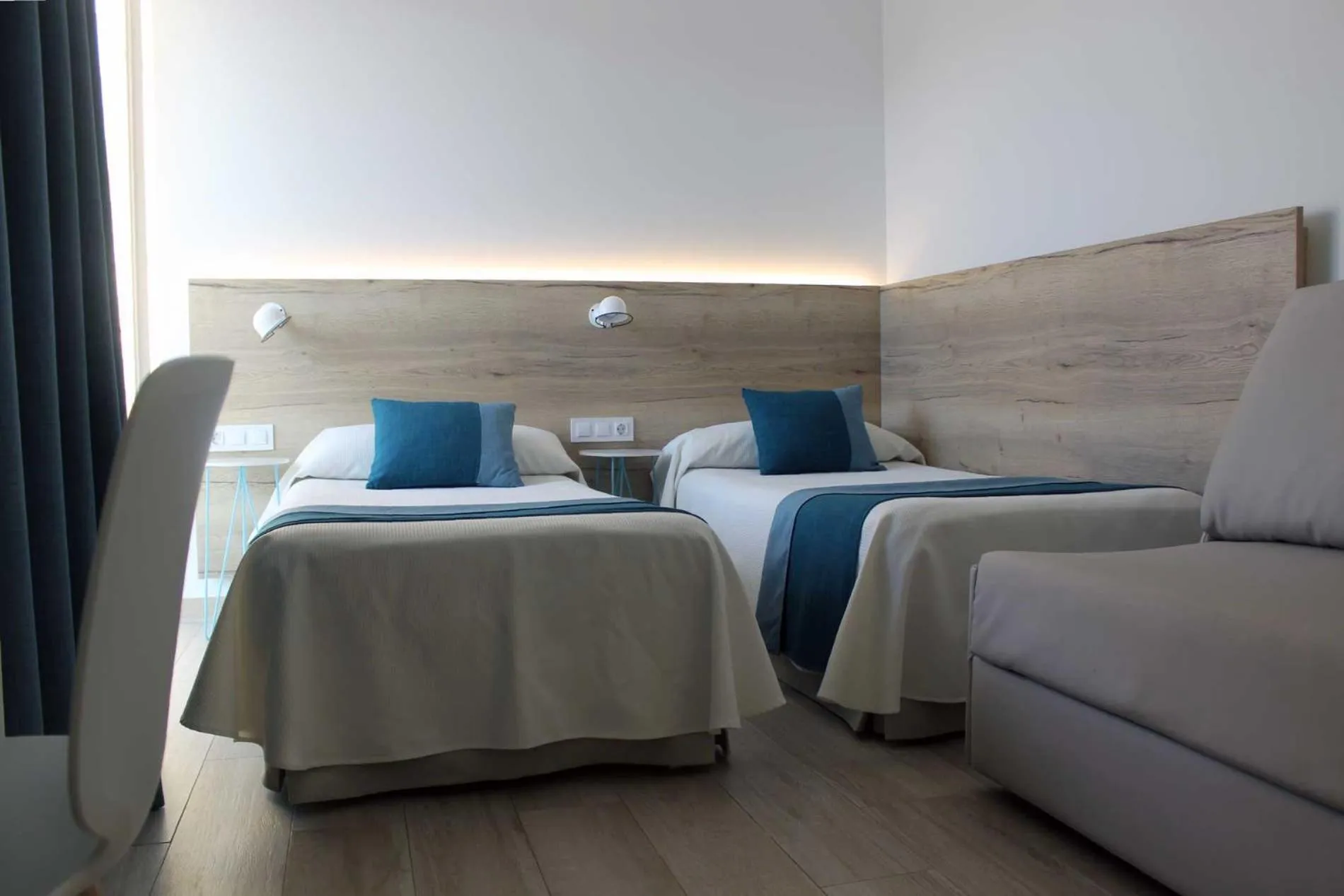 Photo of the whole room, Bed in Rocatel