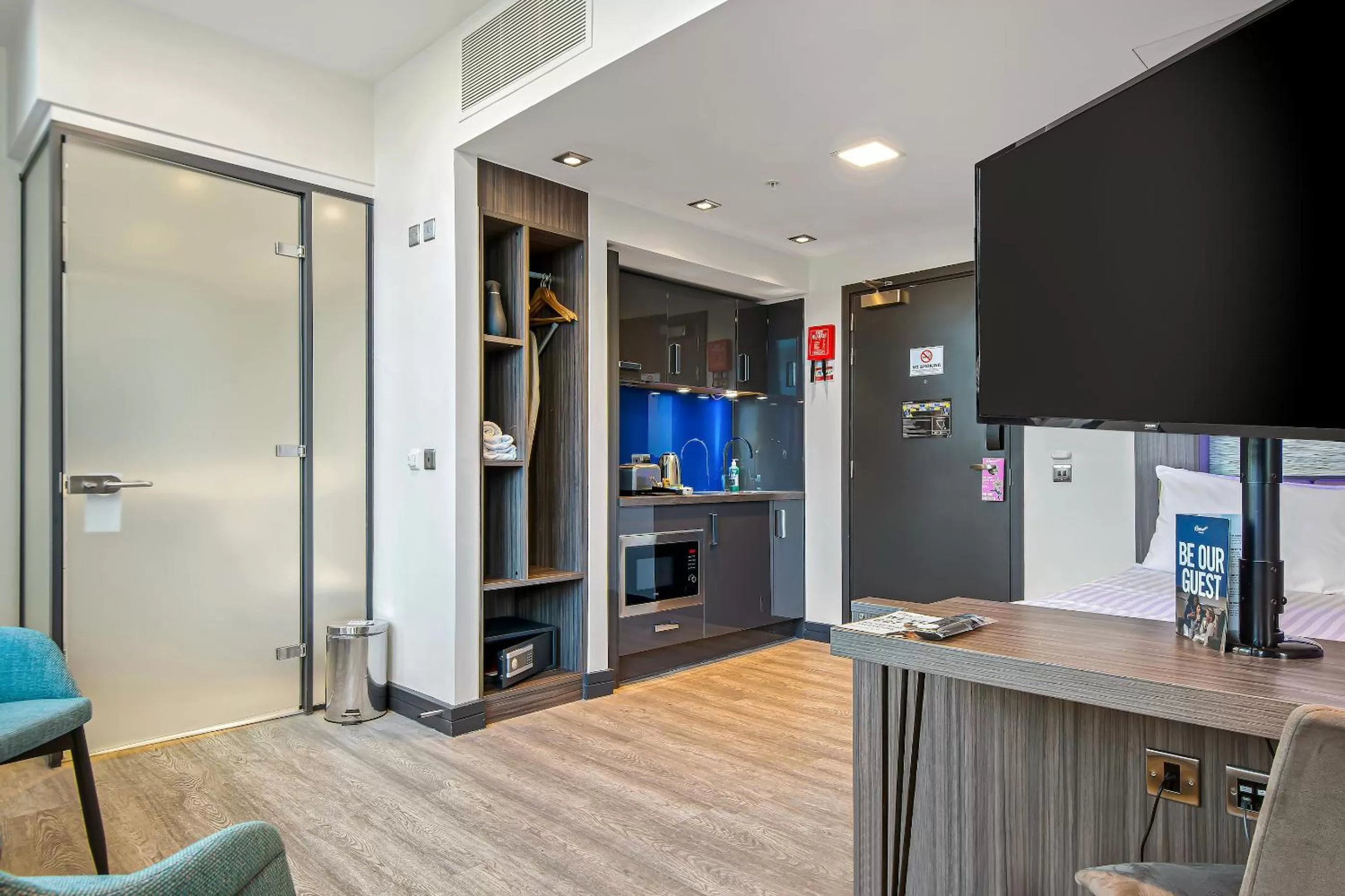 Seating area in Roomzzz Manchester Victoria