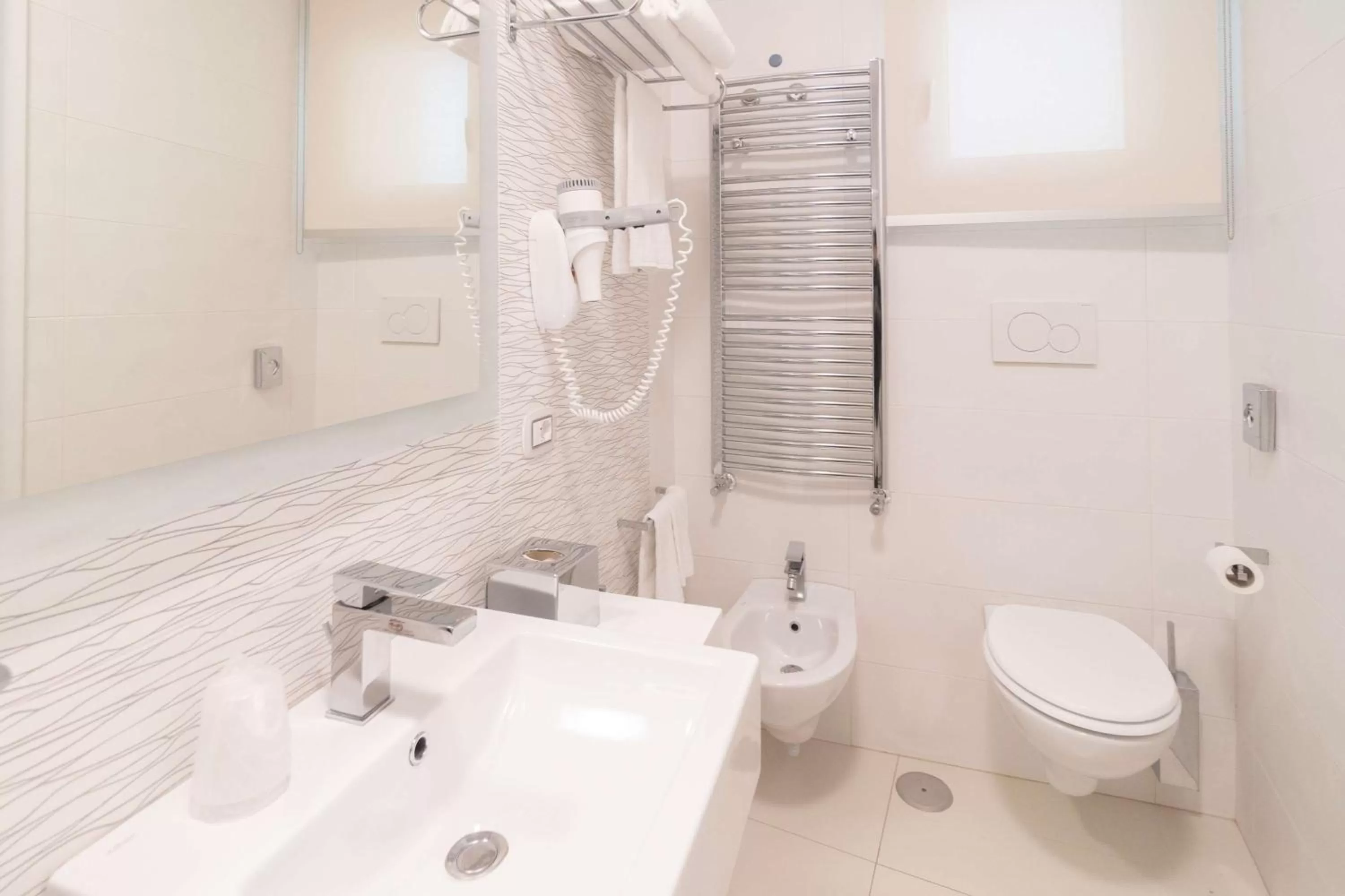 Bathroom in Best Western Plus Hotel Perla Del Porto