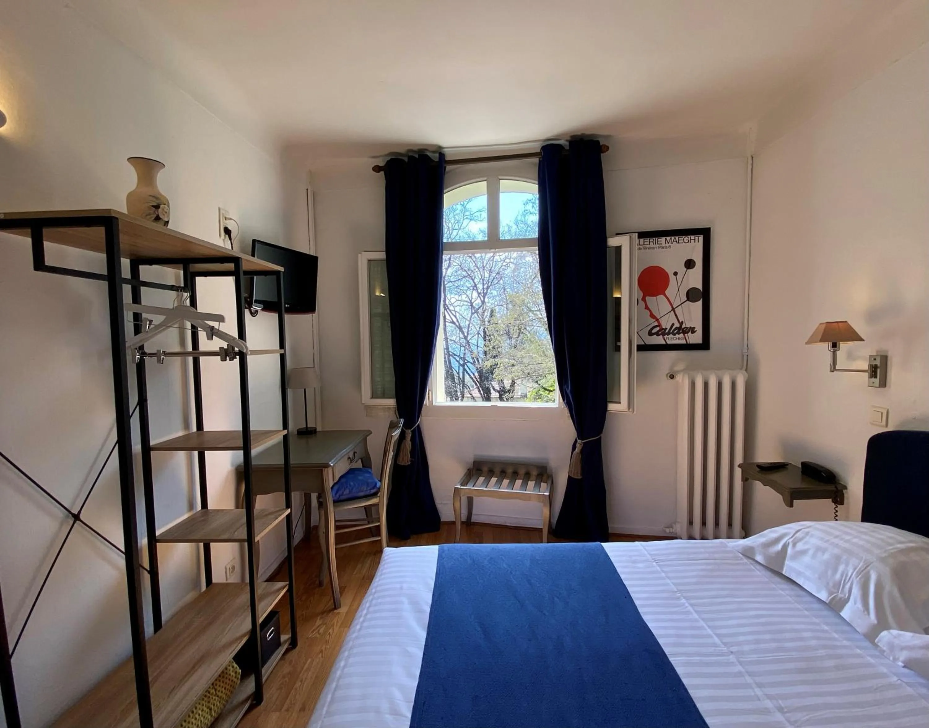 Bed in Logis Hôtel La Bellaudière