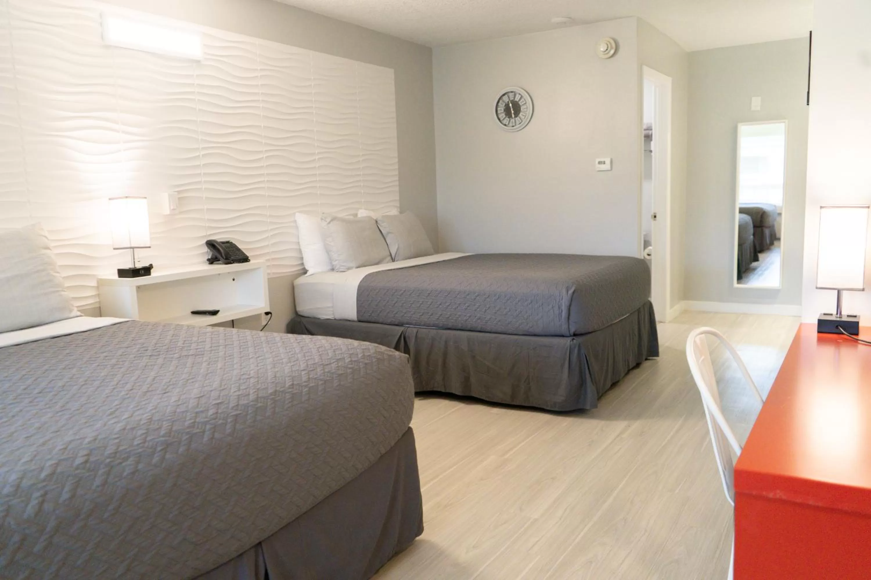 Bed in Hotel Room Near Disney 4 People