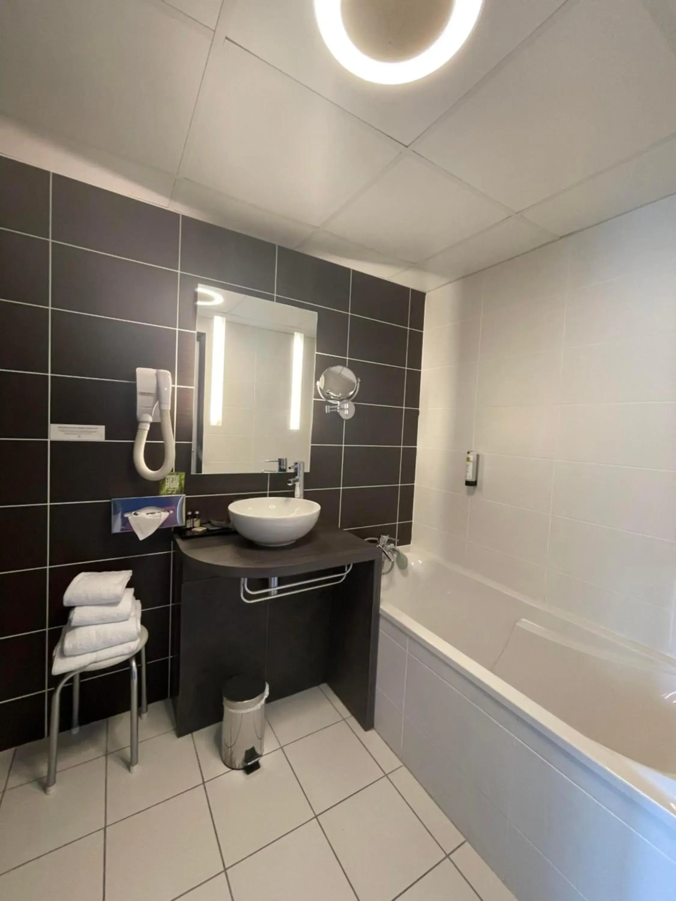 Bathroom in Hotel Victor Hugo & Spa