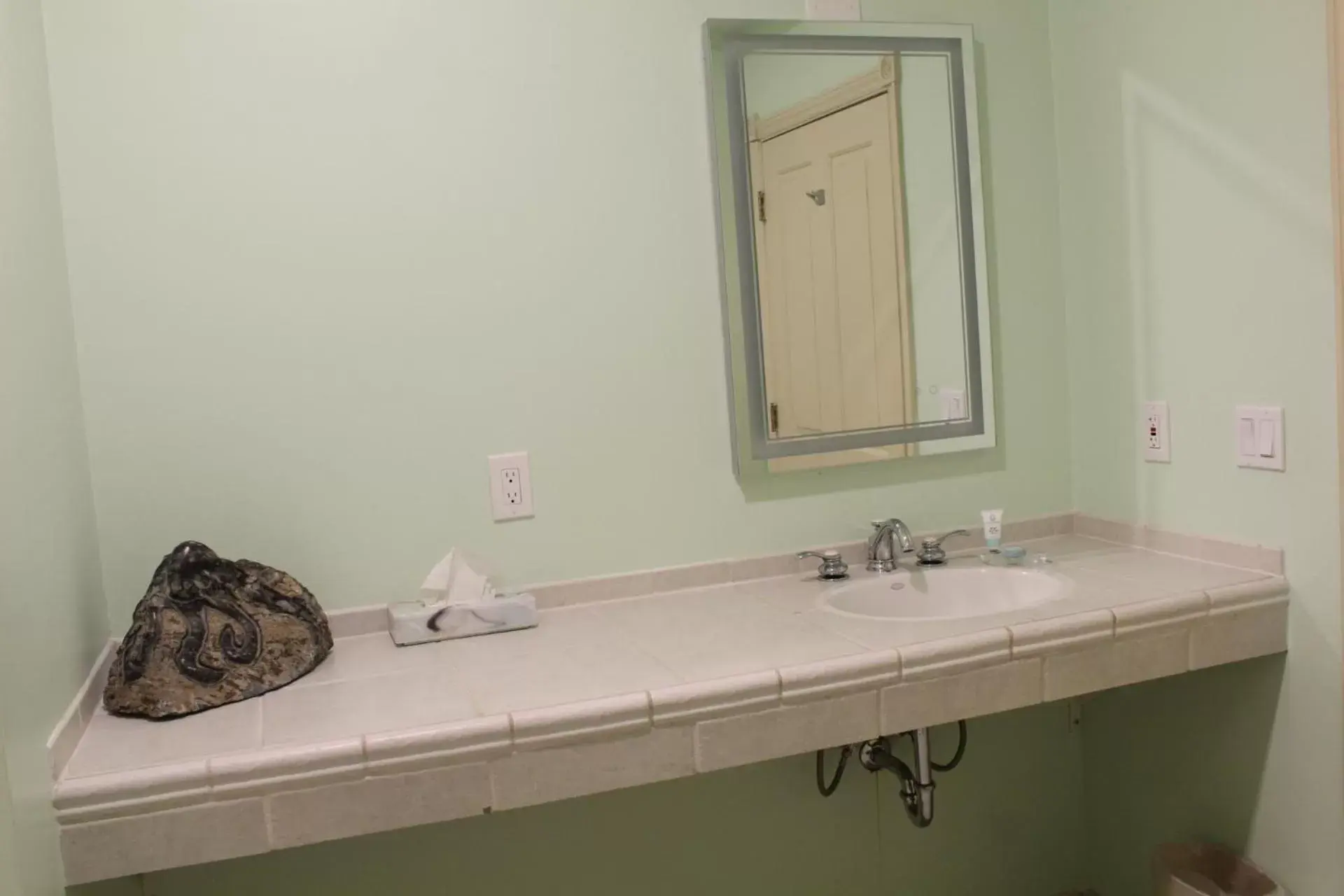 Bathroom in Elm House Inn