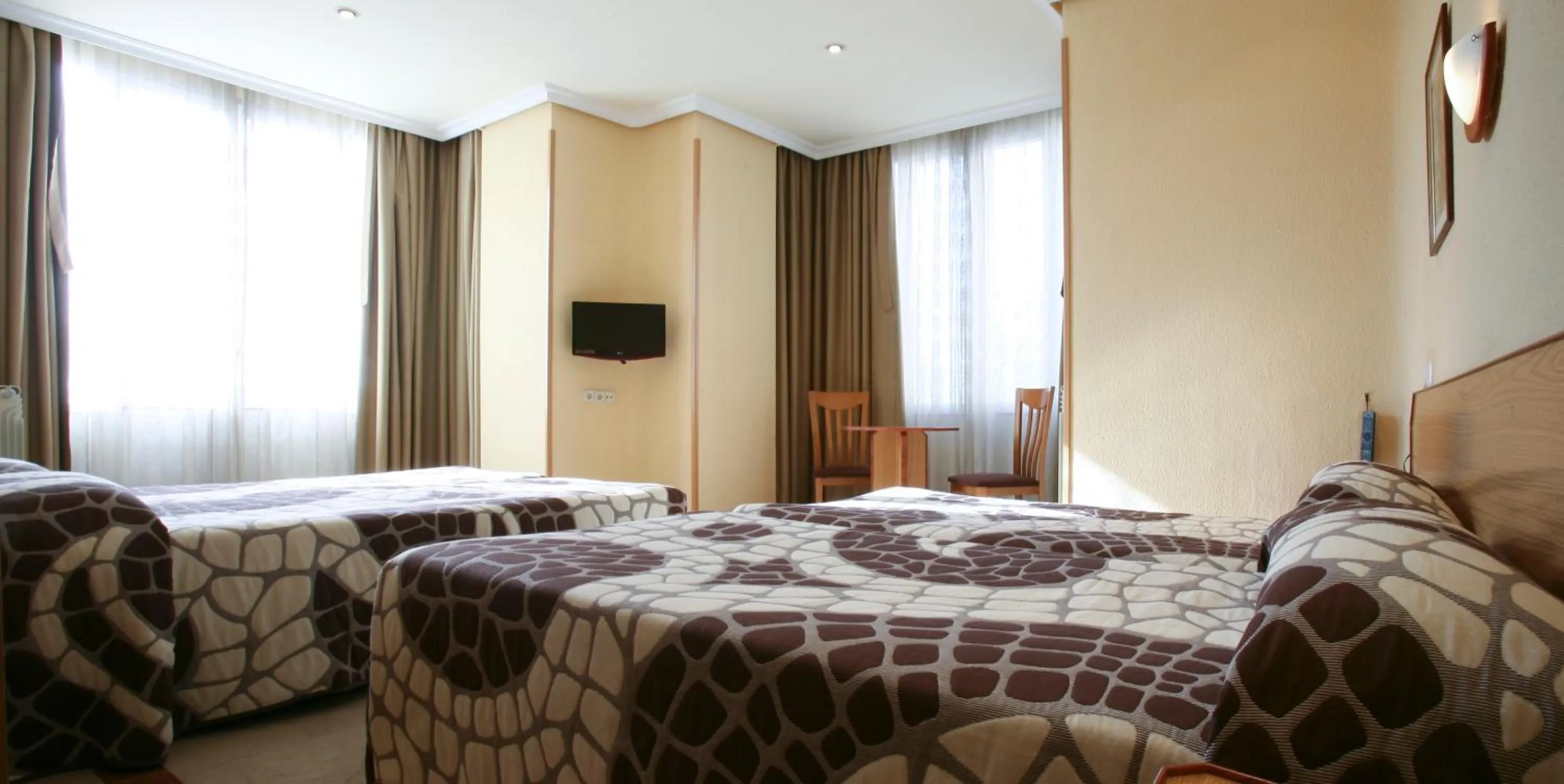 Photo of the whole room, Bed in Hotel Mediodia