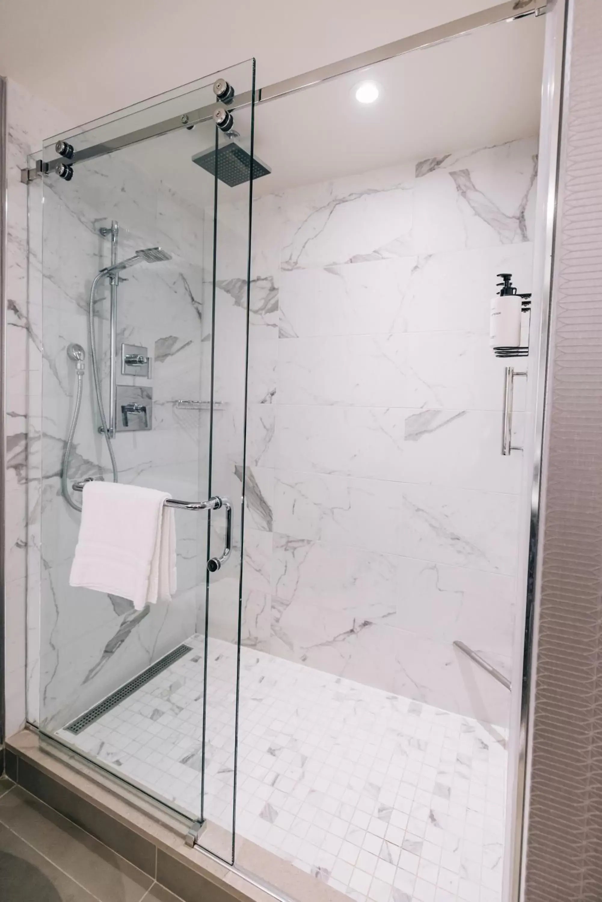 2 Queen Premium Lake Ontario View in InterContinental Toronto Centre by IHG 2 Queen Premium Lake Ontario View in InterContinental Toronto Centre by IHG