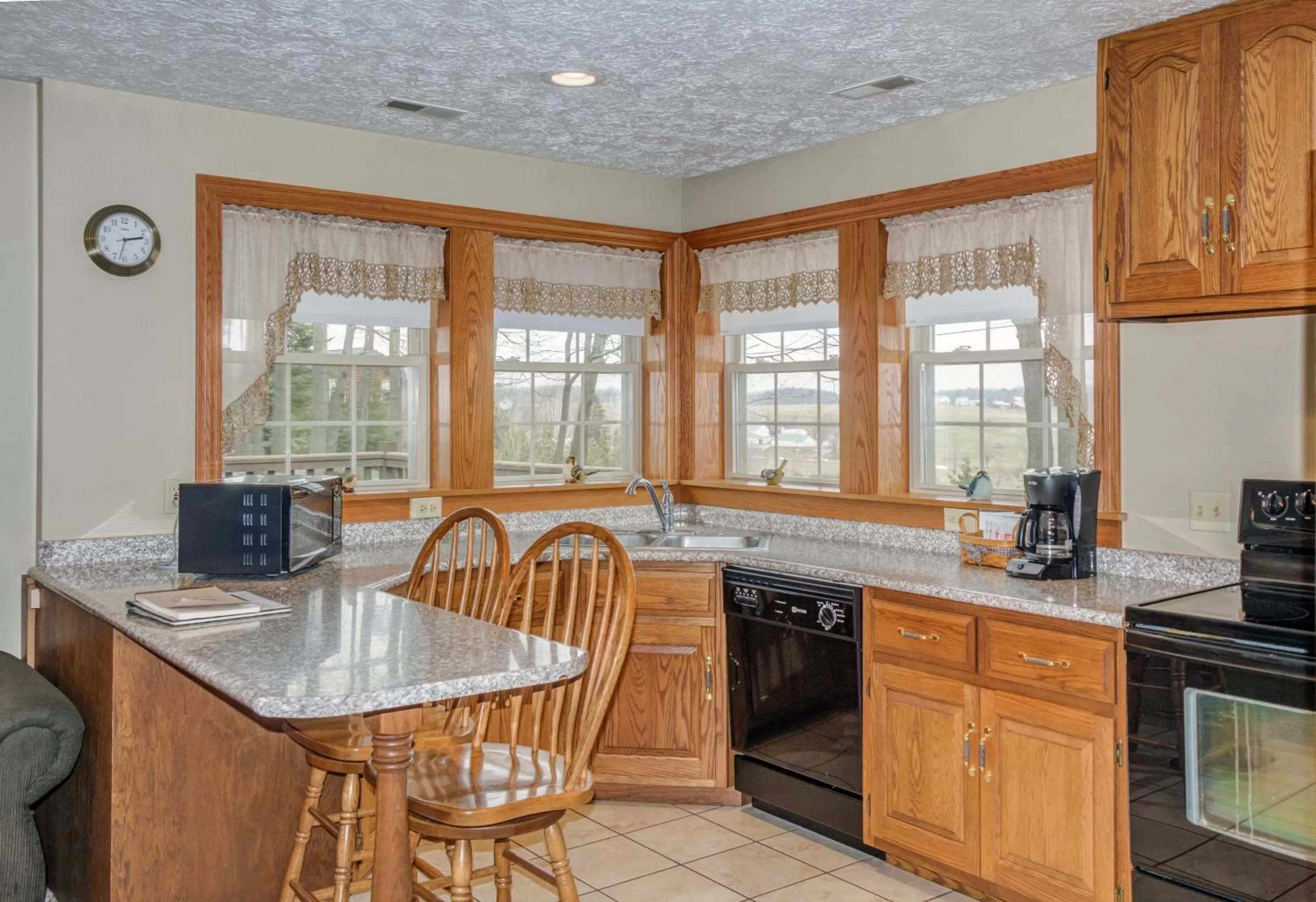 Sojourner's Lodge & Log Cabin Suites