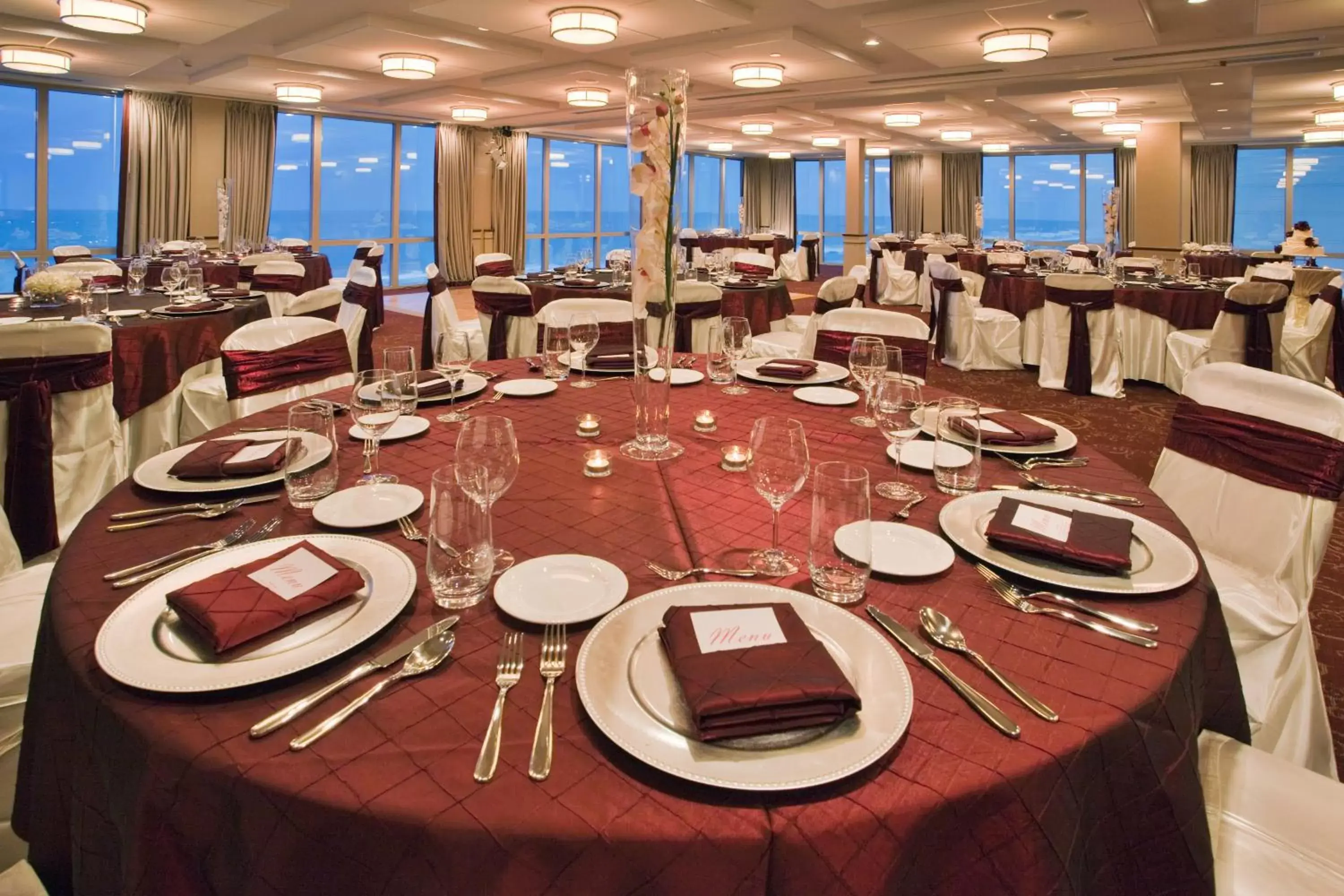 Banquet/Function facilities, Restaurant/Places to Eat in Holiday Inn & Suites Virginia Beach - North Beach, an IHG Hotel