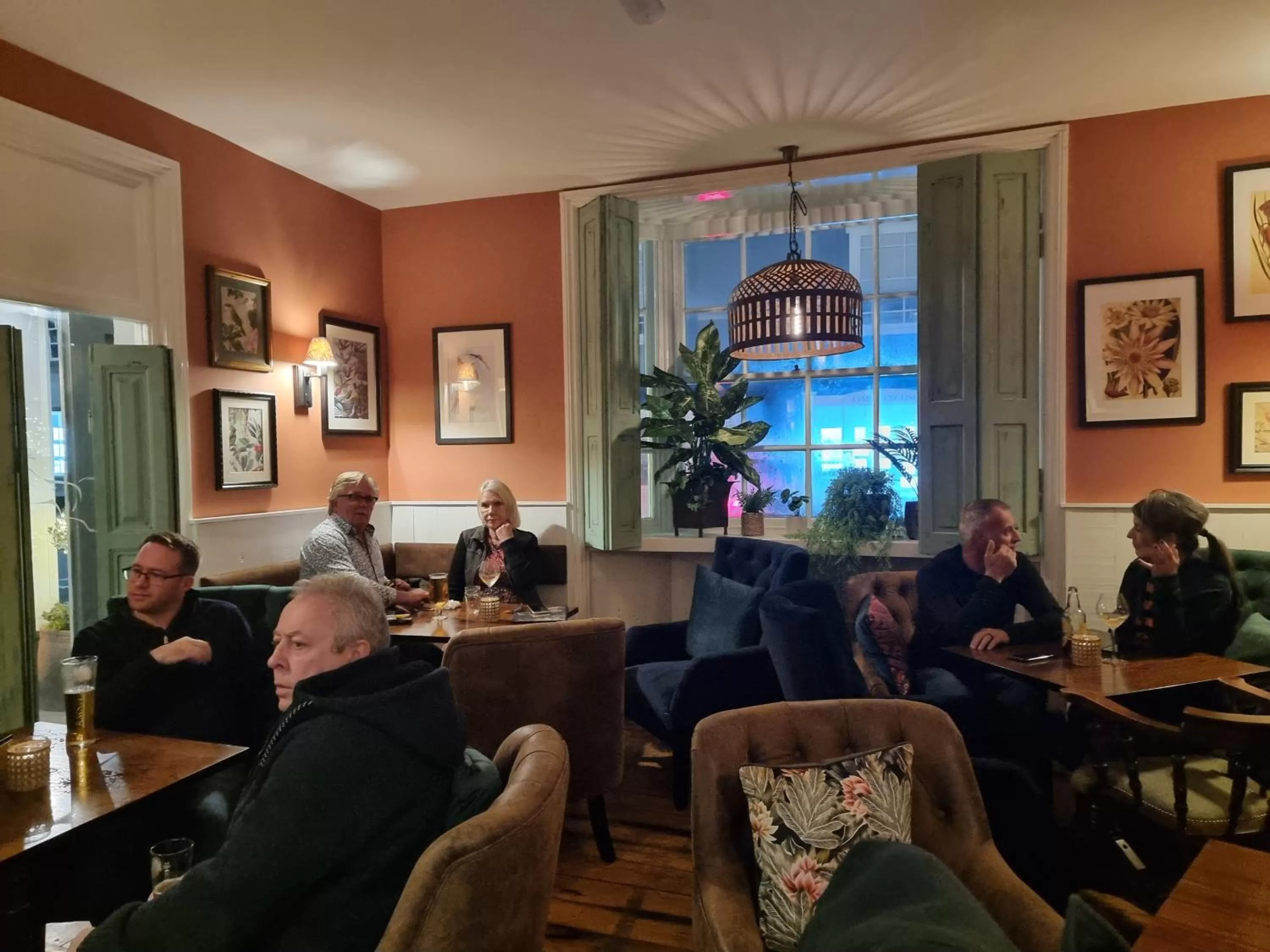 Restaurant/places to eat in White Horse