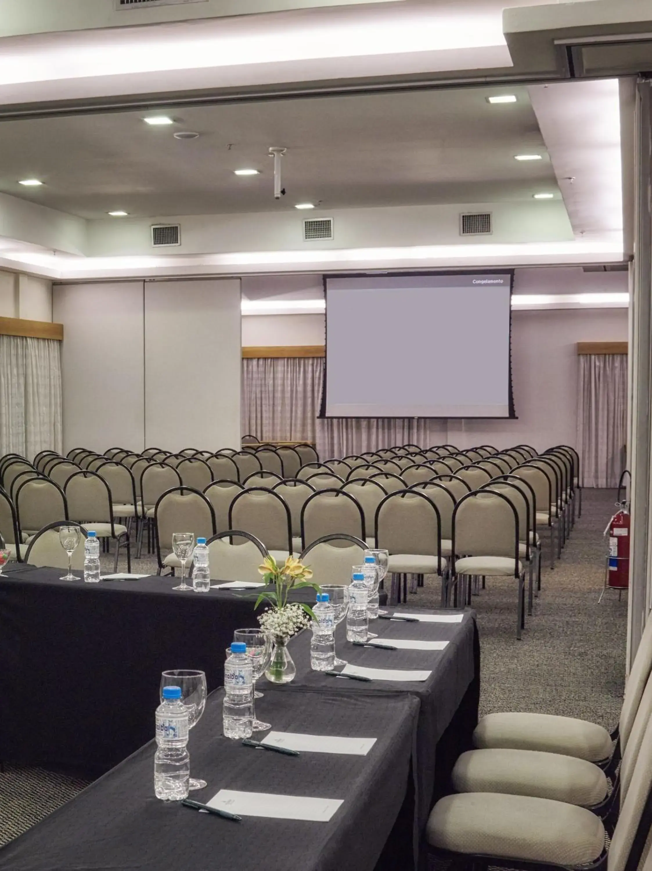 Business facilities in Sol Alphaville Hotel & Residence