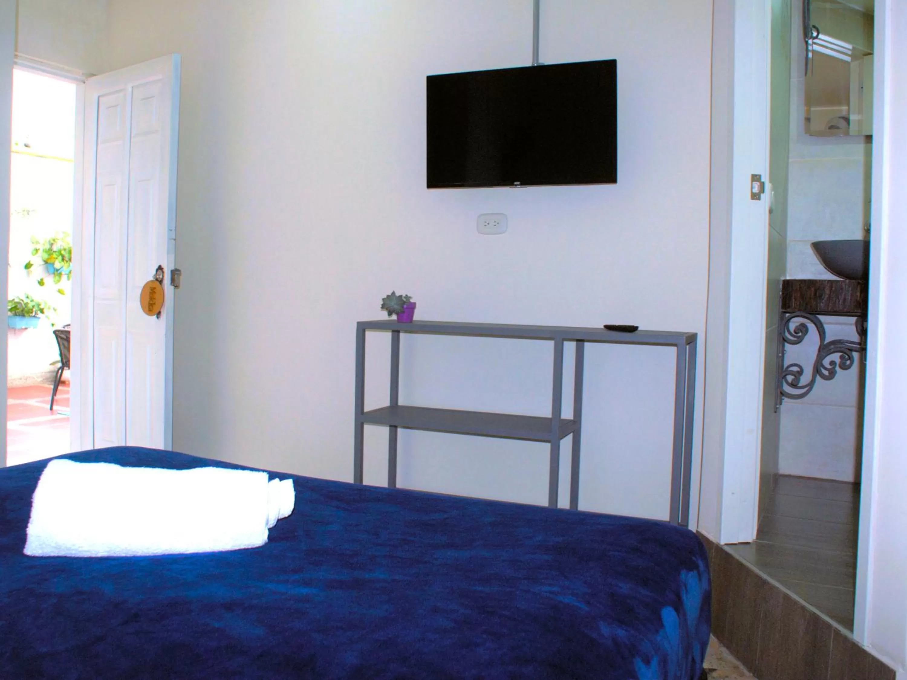 TV/Entertainment Center in Casa Azul Boutique Hostel