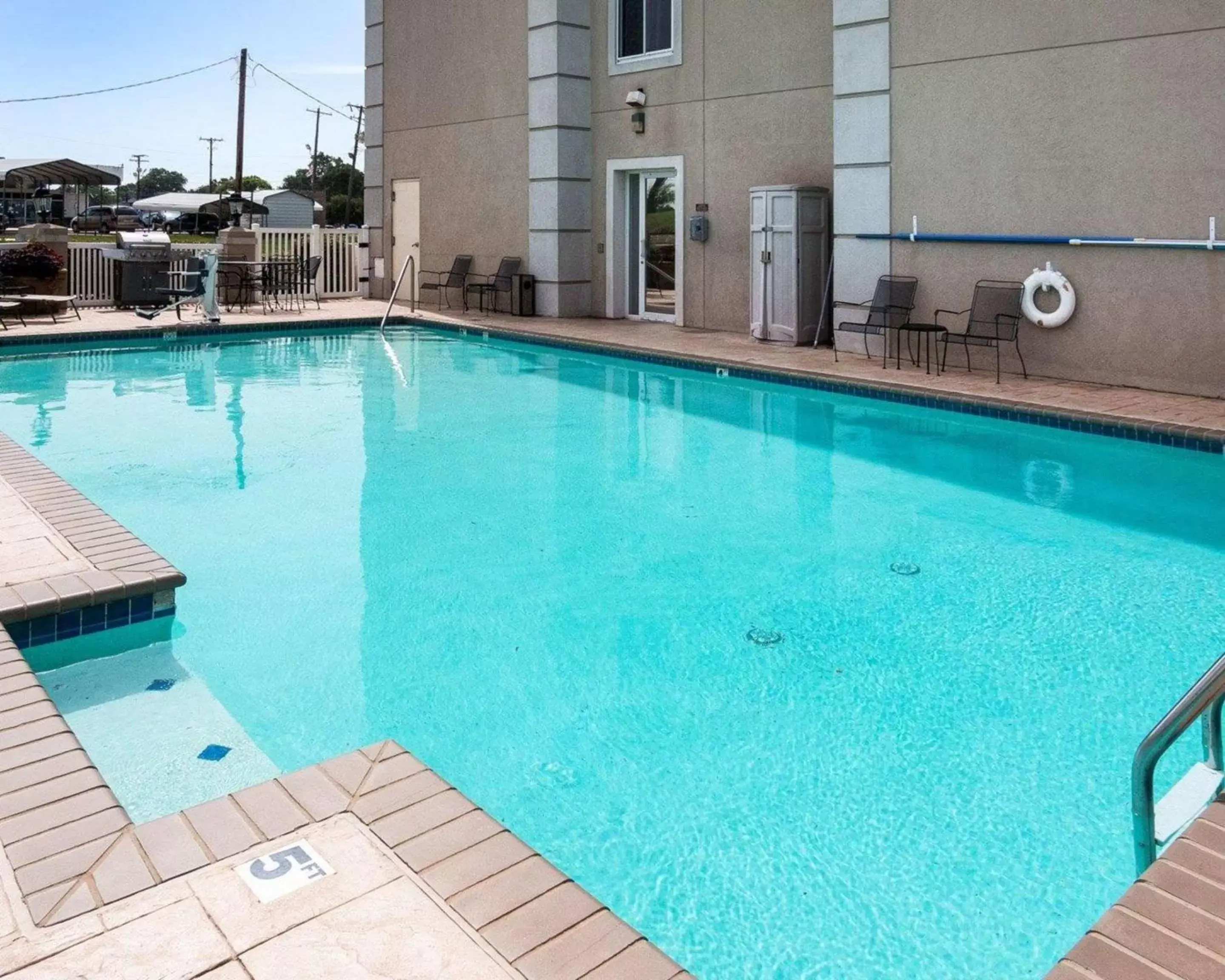 Activities, Swimming Pool in Comfort Inn