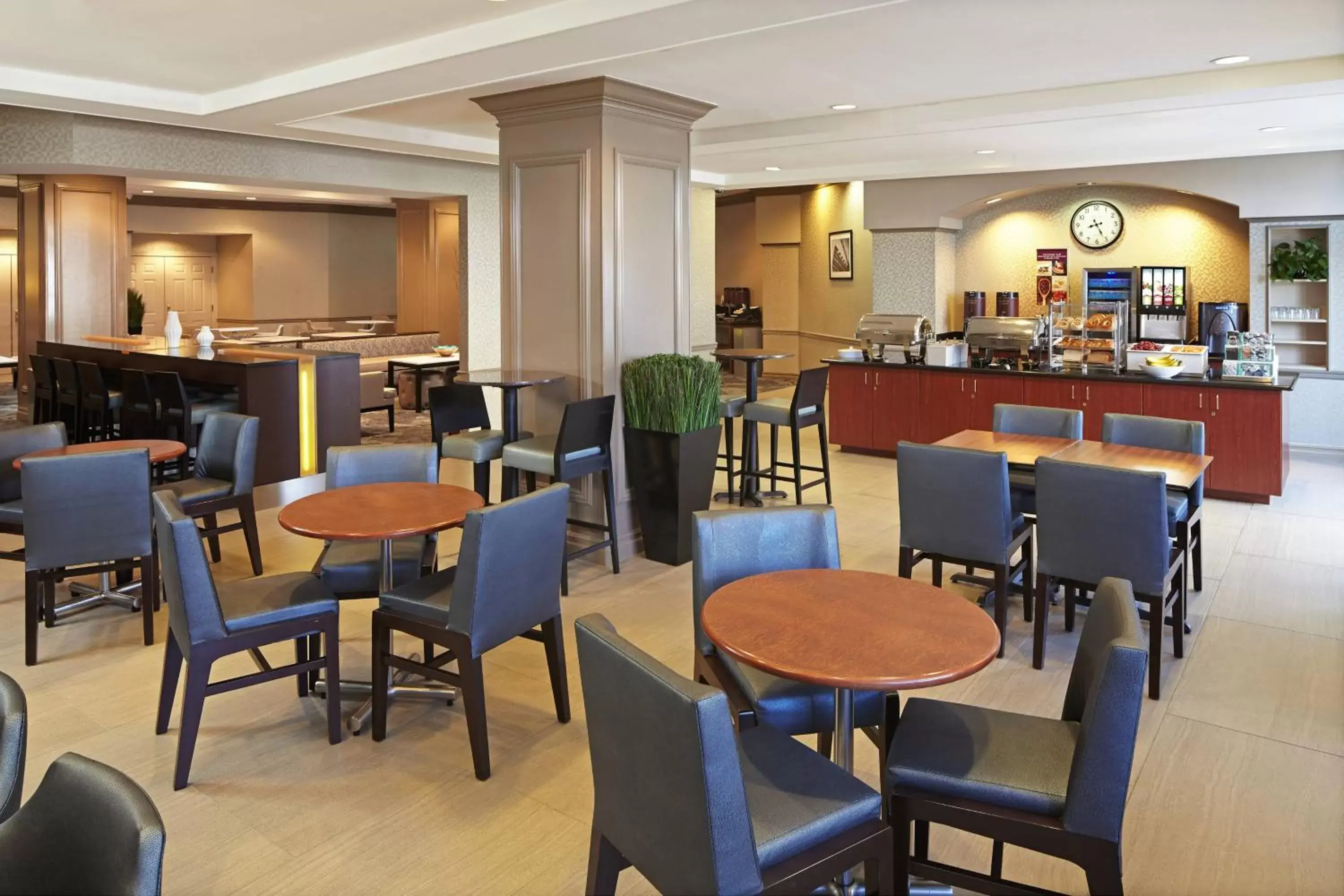 Breakfast, Restaurant/Places to Eat in Residence Inn by Marriott Beverly Hills