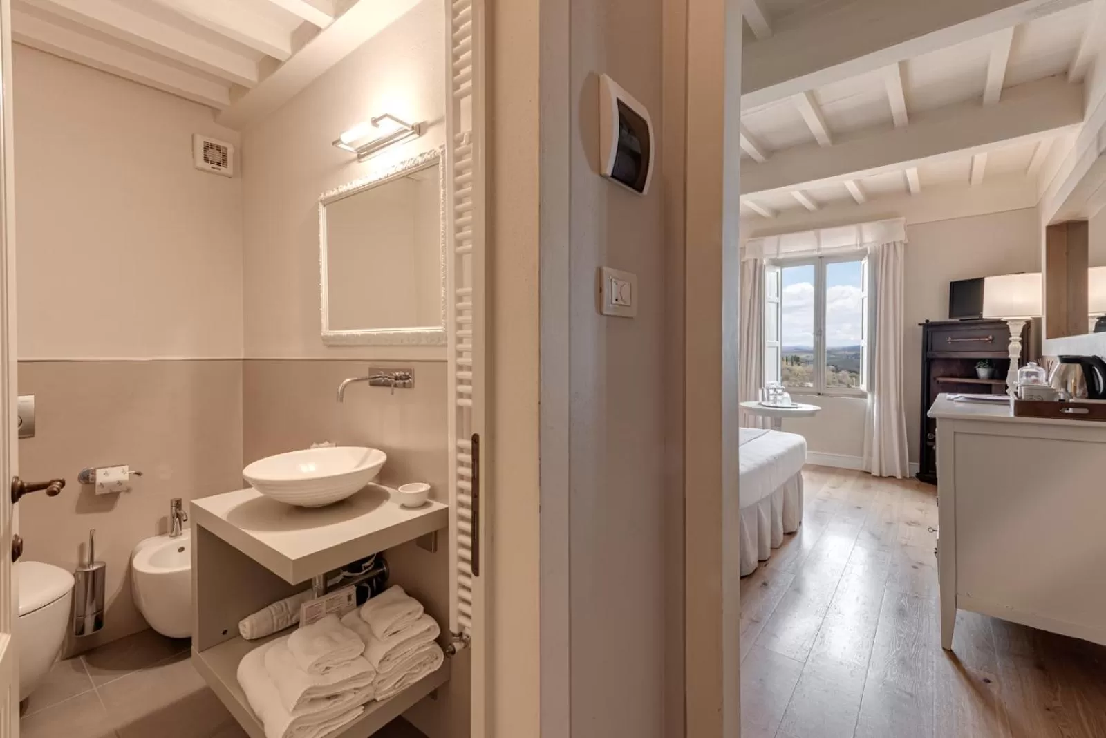 Bathroom in TORRE GIARDINO SEGRETO B&B- Borgo Capitano Collection - Albergo diffuso