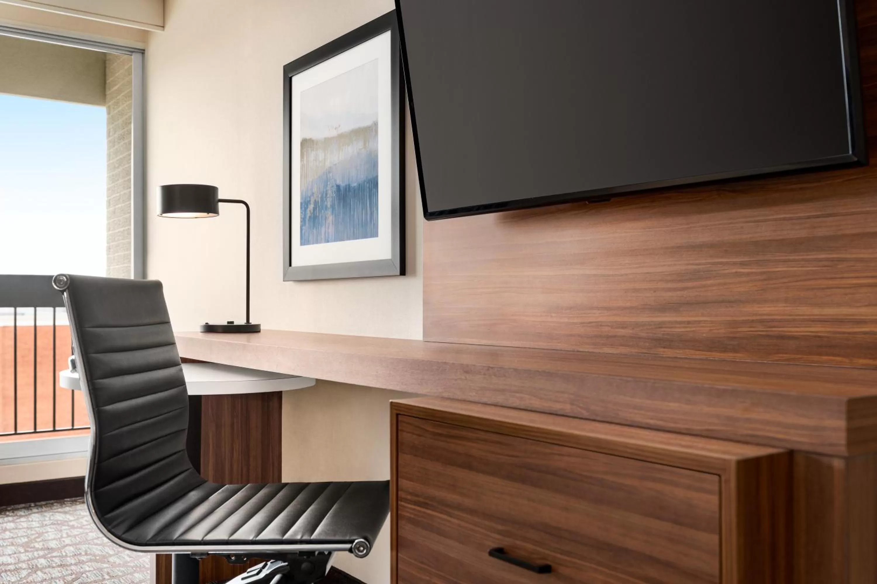 TV and multimedia in Wyndham Garden Niagara Falls Fallsview