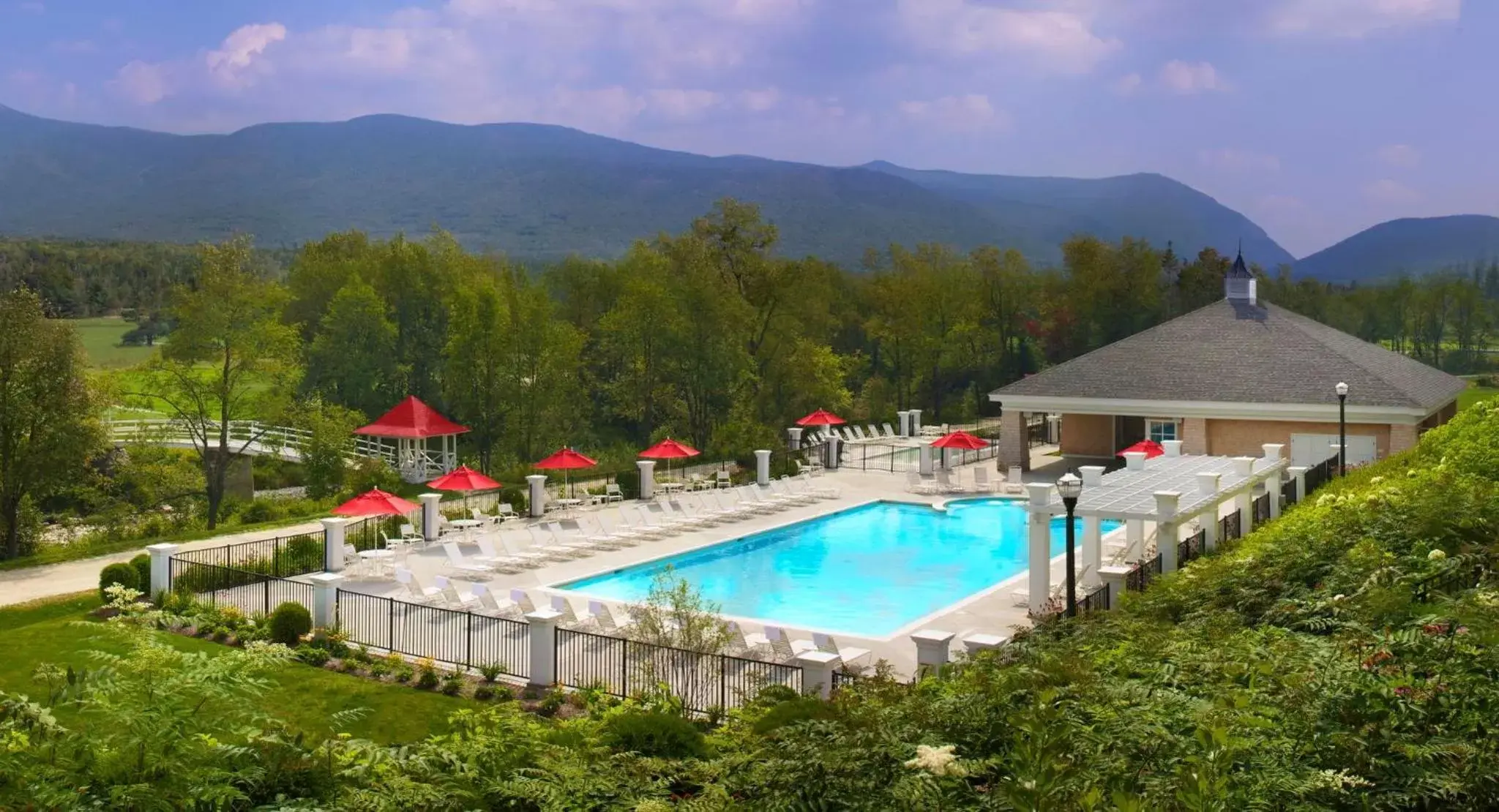 Swimming pool, Pool View in Omni Bretton Arms Inn at Mount Washington Resort