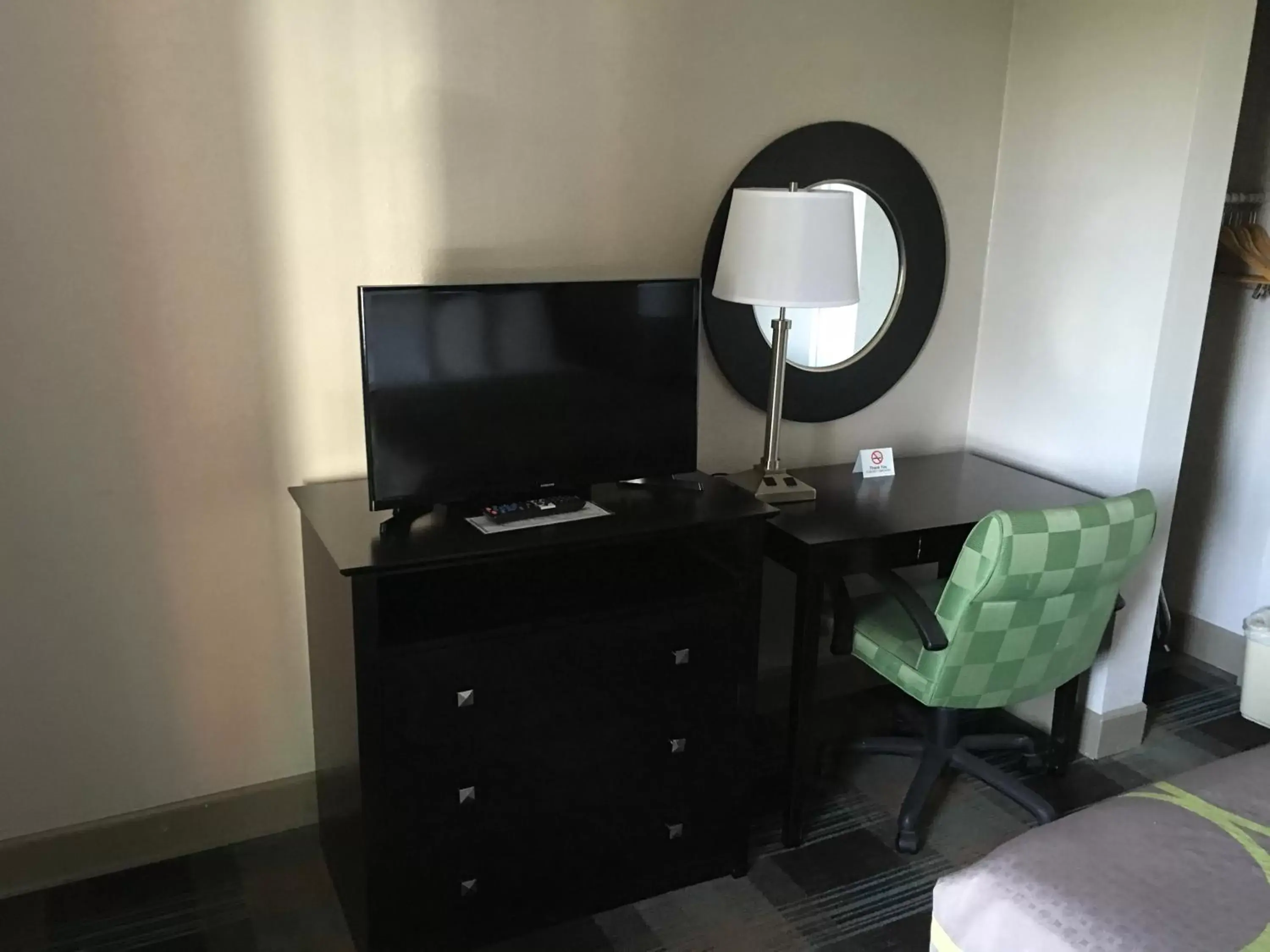 TV and multimedia, TV/Entertainment Center in Super 8 by Wyndham Salinas