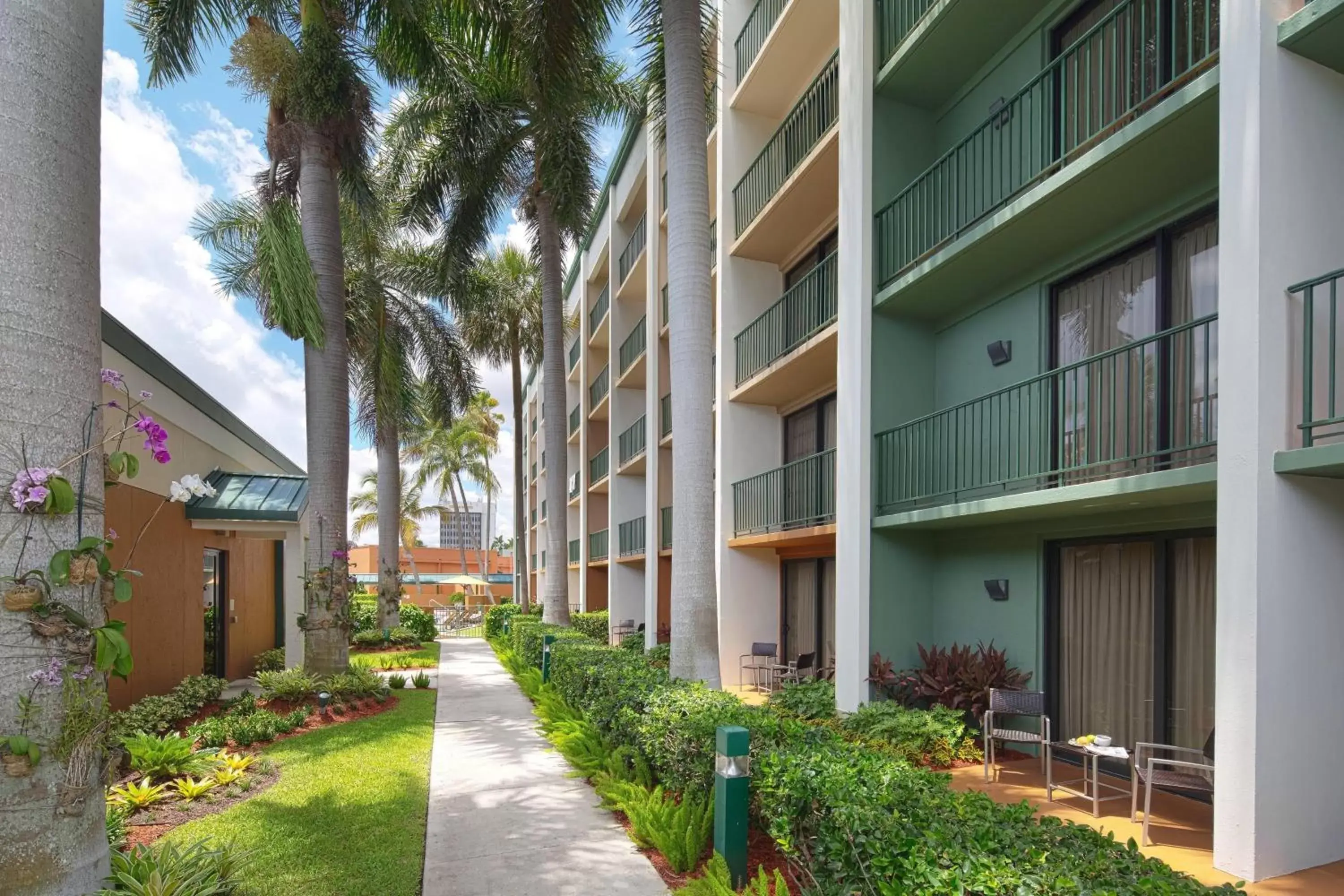 Property Building in Courtyard by Marriott Fort Lauderdale East / Lauderdale-by-the-Sea