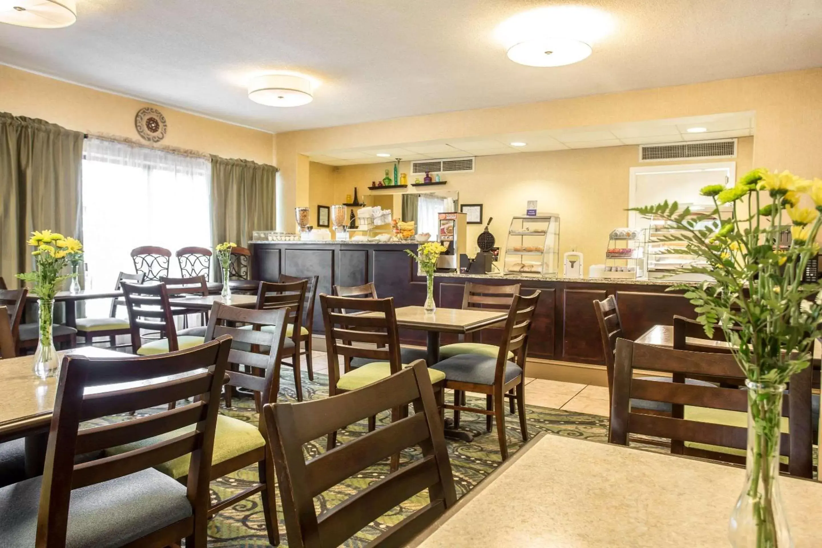 Restaurant/Places to Eat in Clarion Inn & Suites Aiken