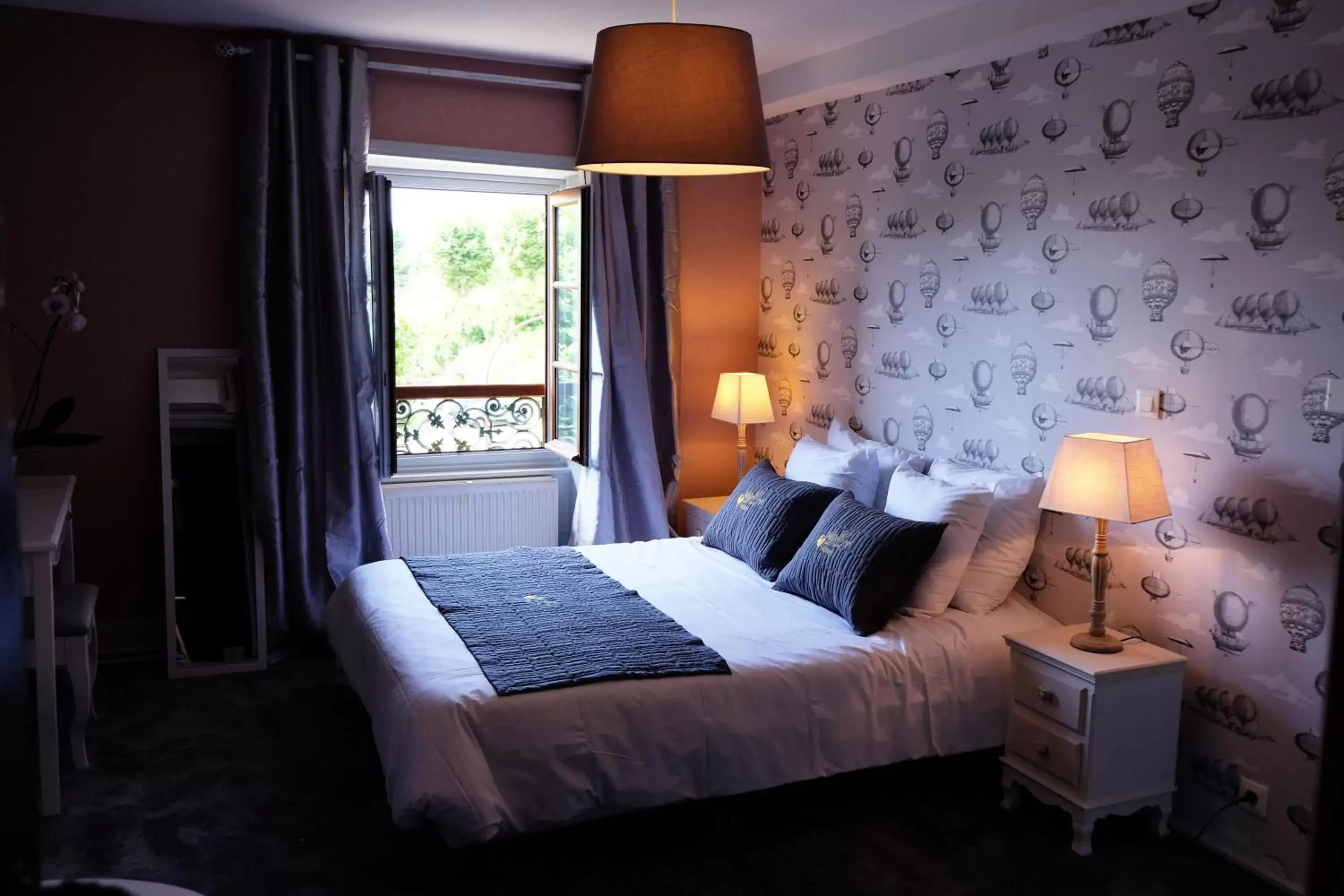 Photo of the whole room, Bed in Hôtel Au Coq Dort Spa