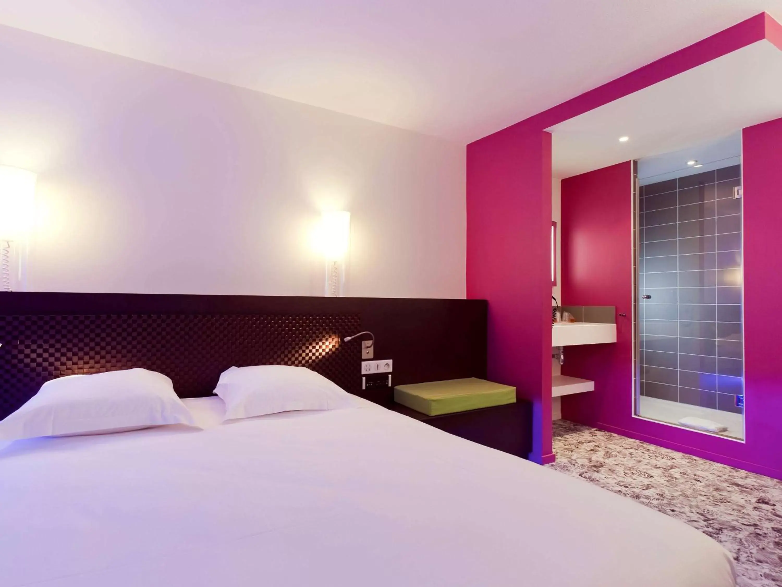 Photo of the whole room, Bed in ibis Styles Lorient Caudan