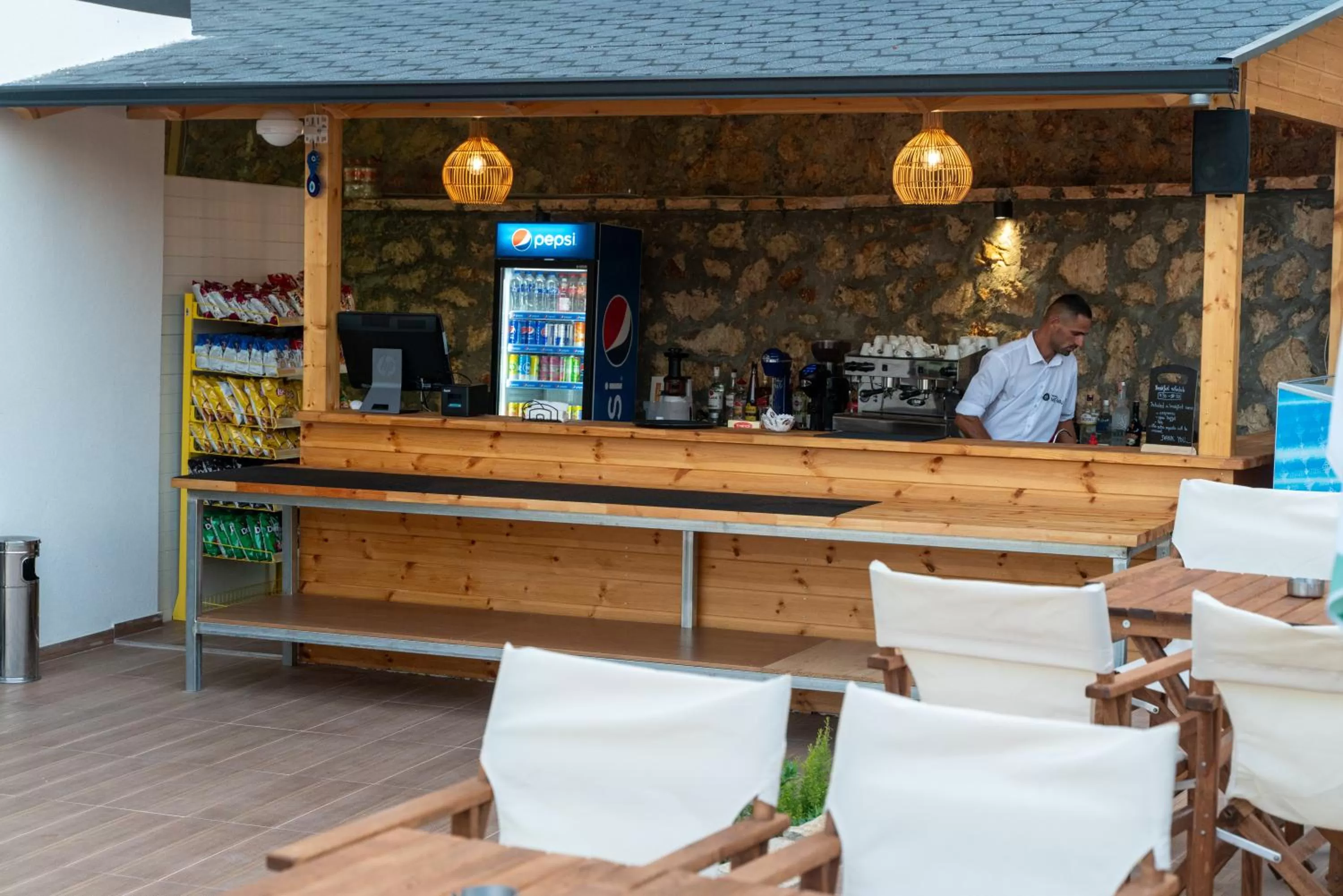 Food and drinks, Restaurant/Places to Eat in Hotel Memaj