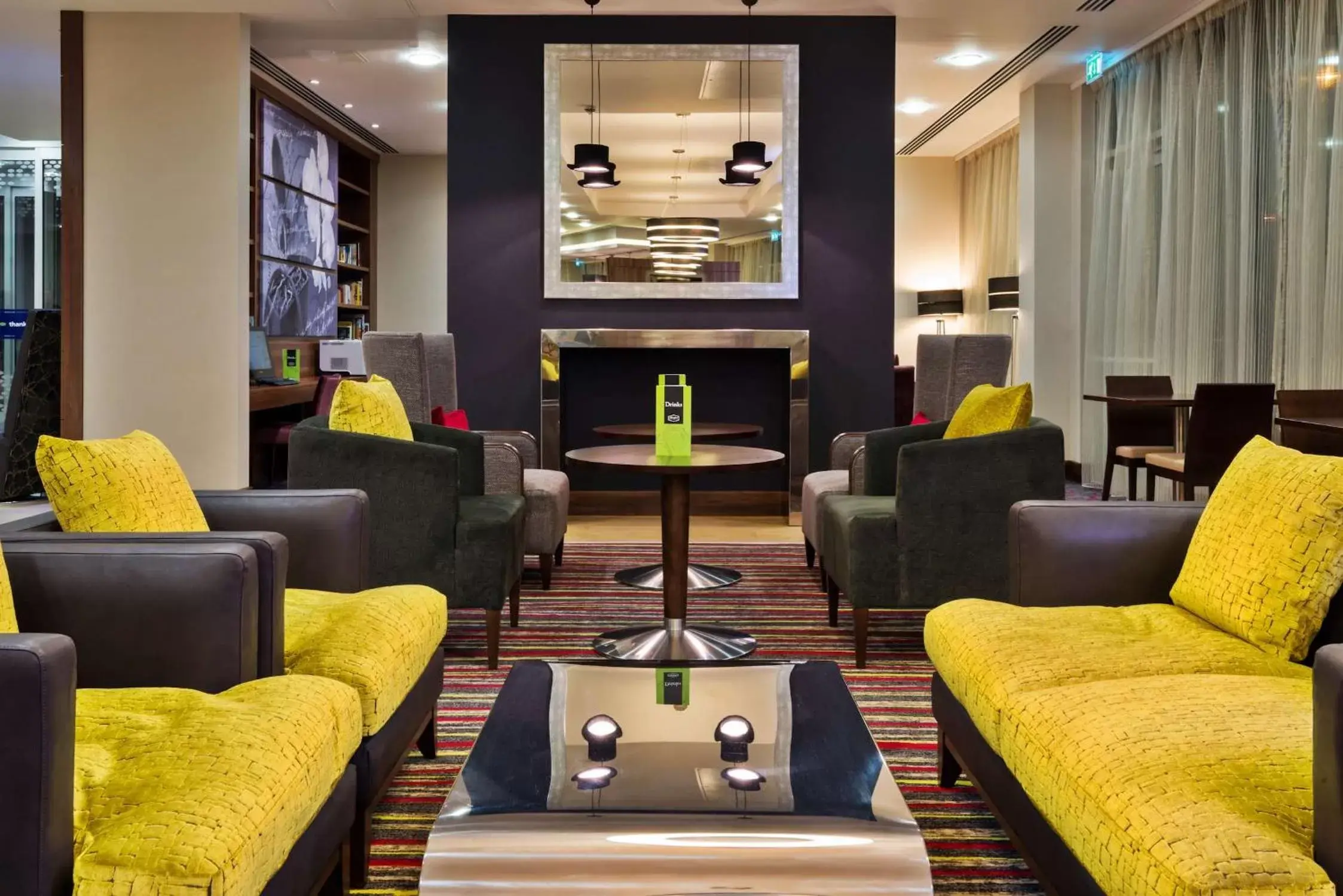 Lobby or reception, Lounge/Bar in Hampton by Hilton Luton Airport