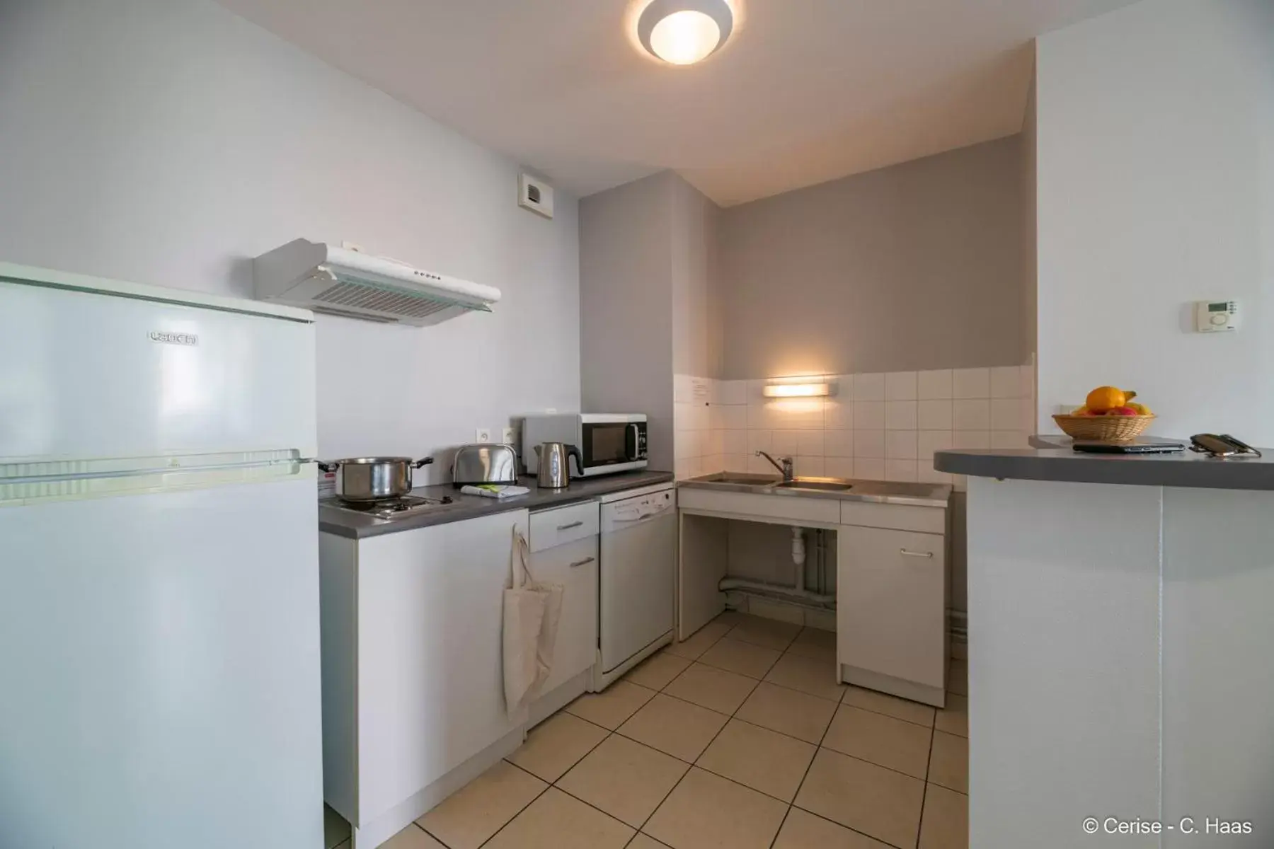 kitchen, Kitchen/Kitchenette in Cerise Nantes Atlantis