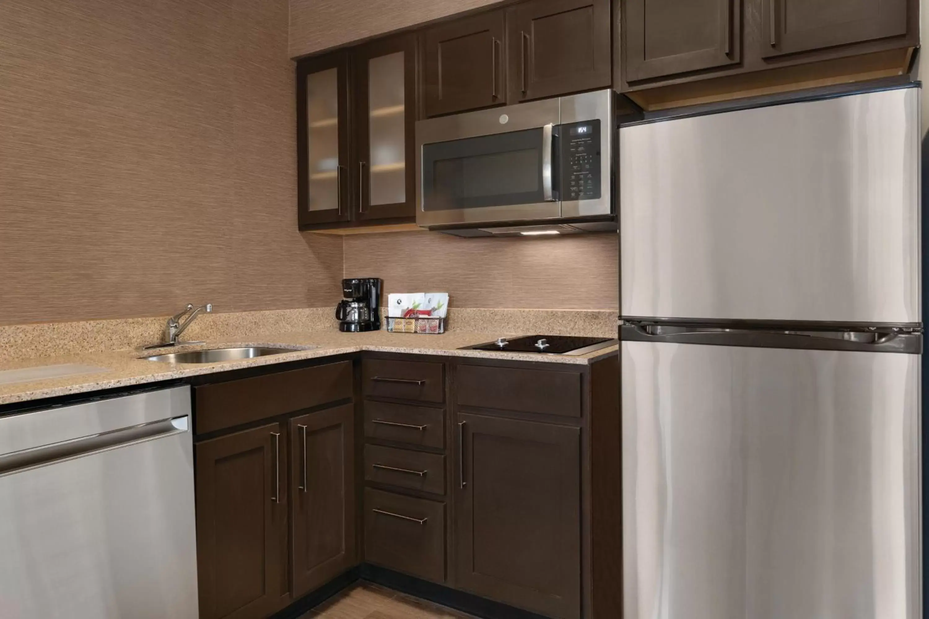 Bedroom, Kitchen/Kitchenette in Residence Inn by Marriott Buffalo Galleria Mall