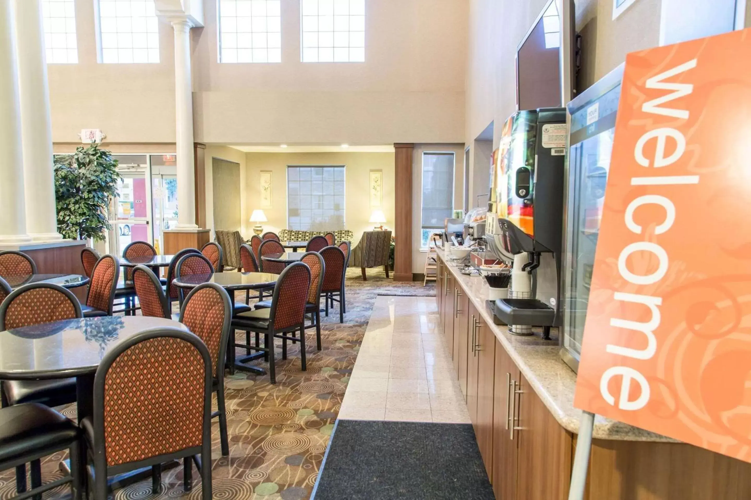 Restaurant/Places to Eat in Comfort Suites North Fossil Creek