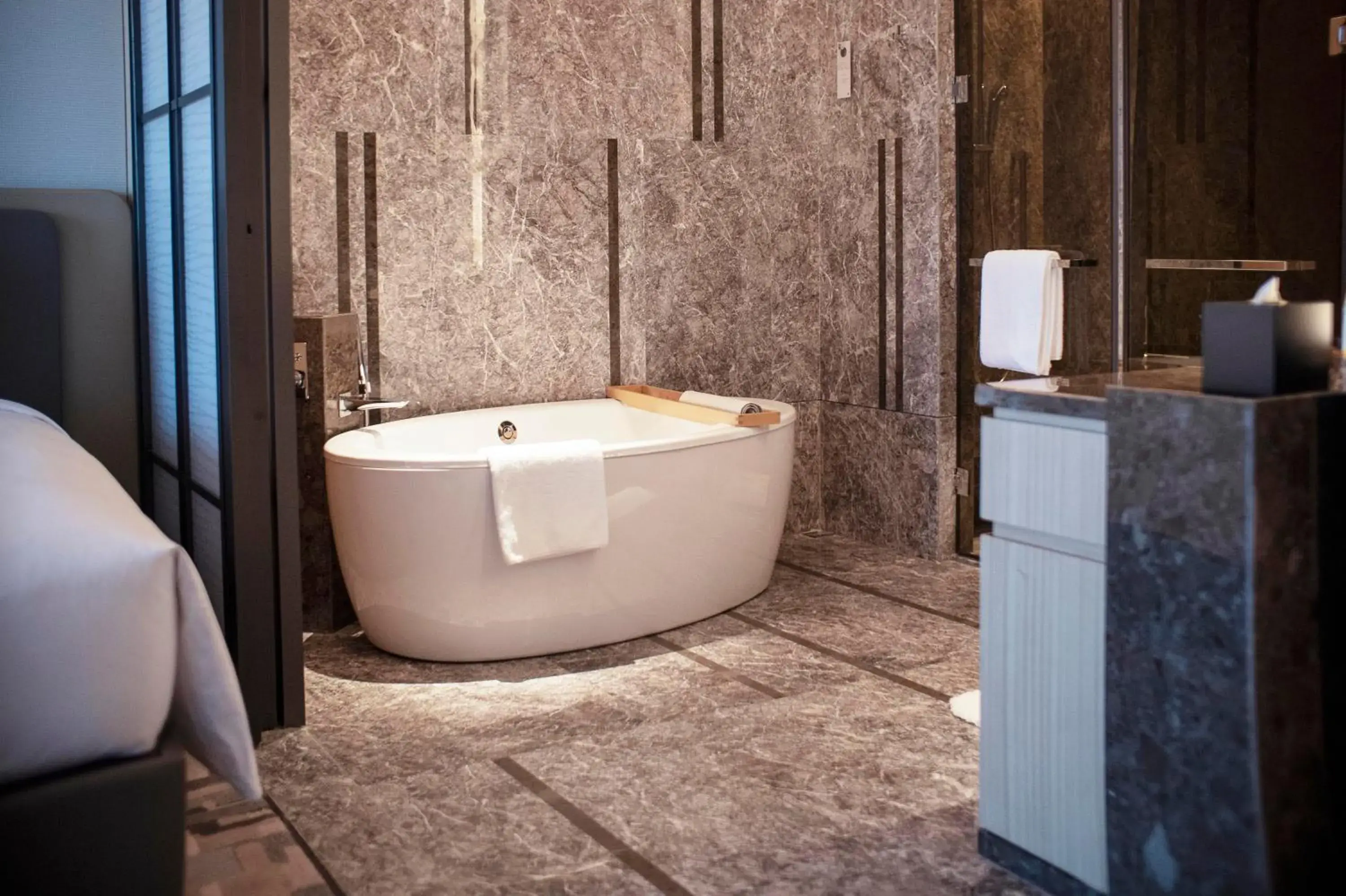 Bath, Bathroom in JW Marriott Hotel Xi'an