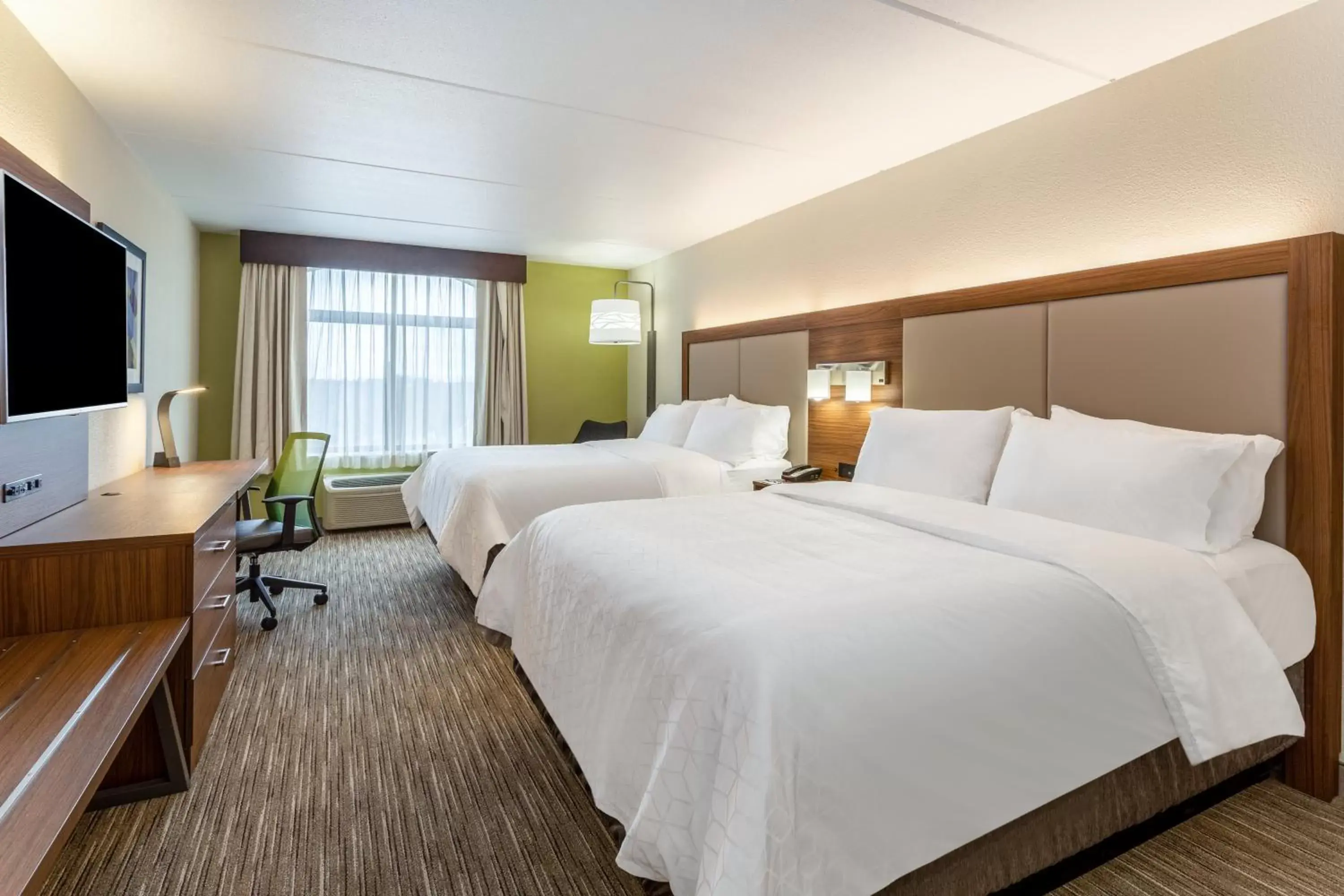 Photo of the whole room, Bed in Holiday Inn Express & Suites Cedar Falls - Waterloo, an IHG Hotel