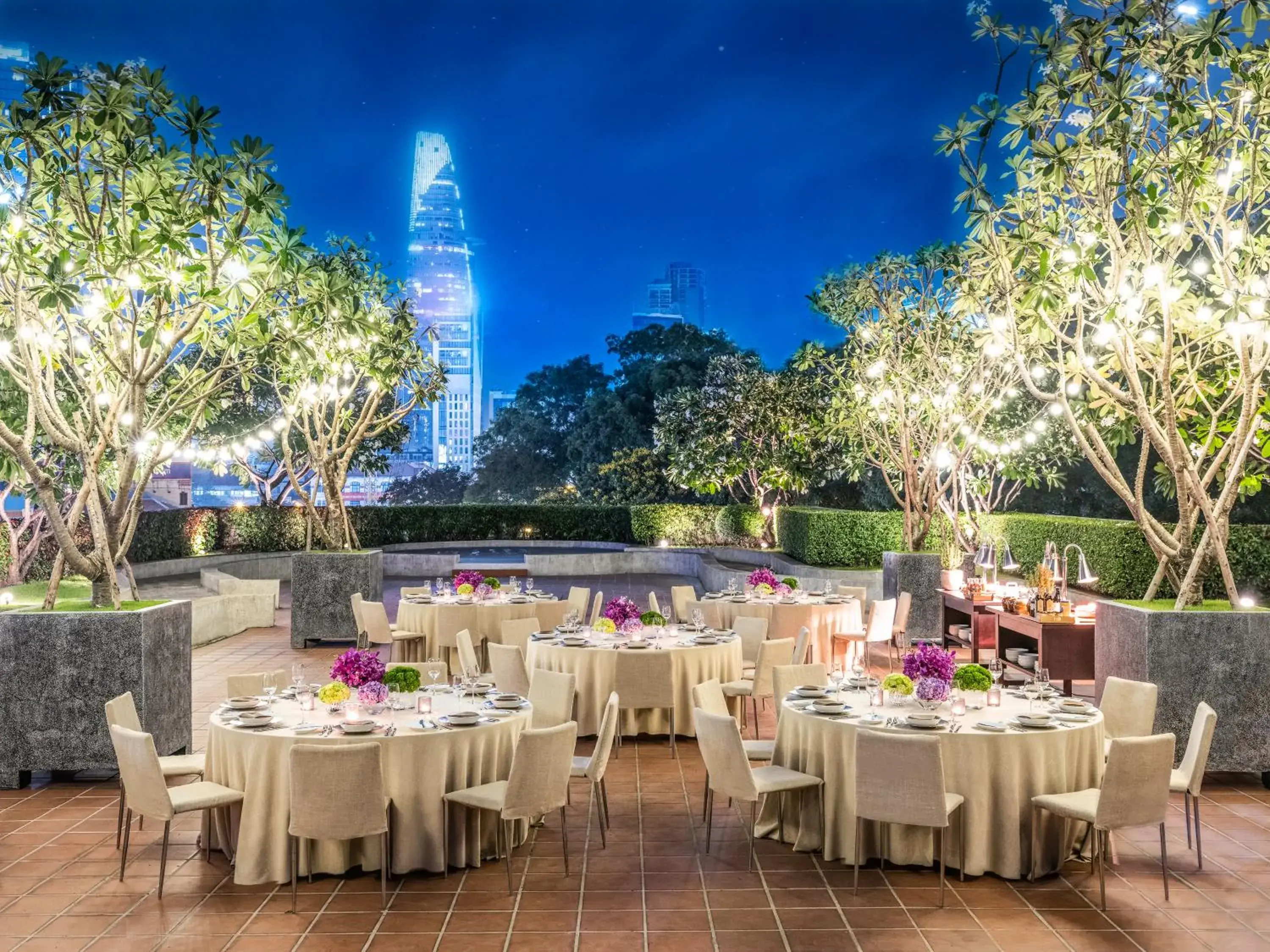 Balcony/Terrace, Restaurant/Places to Eat in New World Saigon Hotel