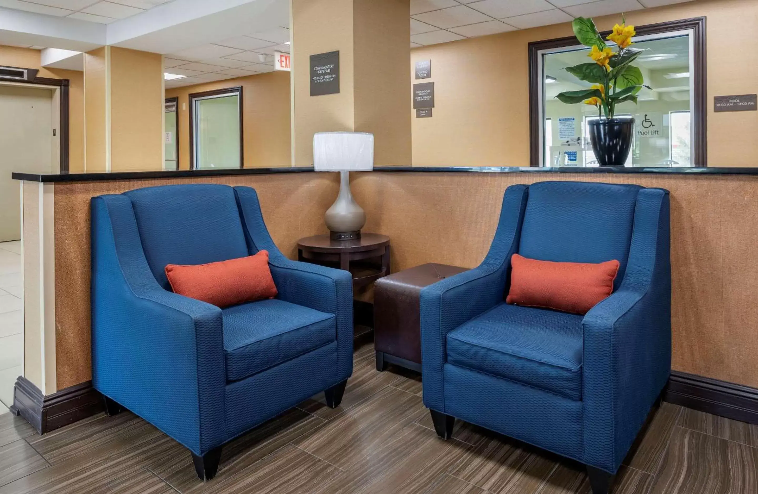 Lobby or reception, Seating Area in Comfort Inn Indianapolis East