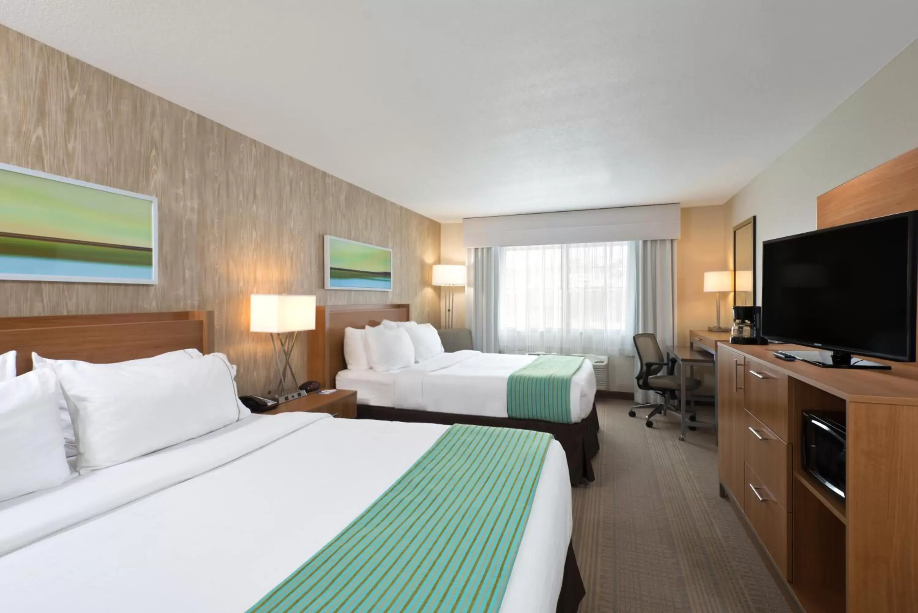Photo of the whole room, Bed in Holiday Inn Express Hotel & Suites Fraser Winter Park Area, an IHG Hotel