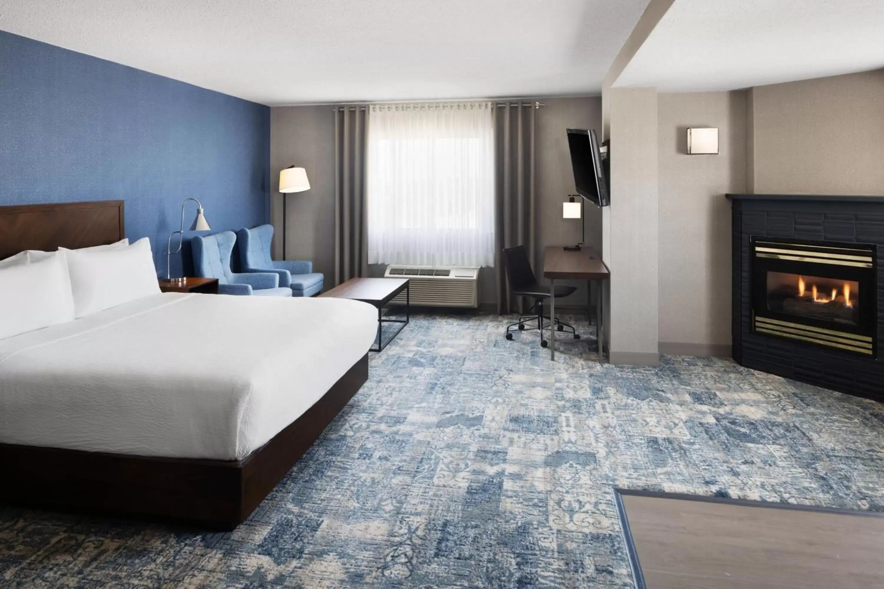 Studio Suite, 1 King, Fireplace, Whirlpool in Four Points by Sheraton Edmonton South Studio Suite, 1 King, Fireplace, Whirlpool in Four Points by Sheraton Edmonton South