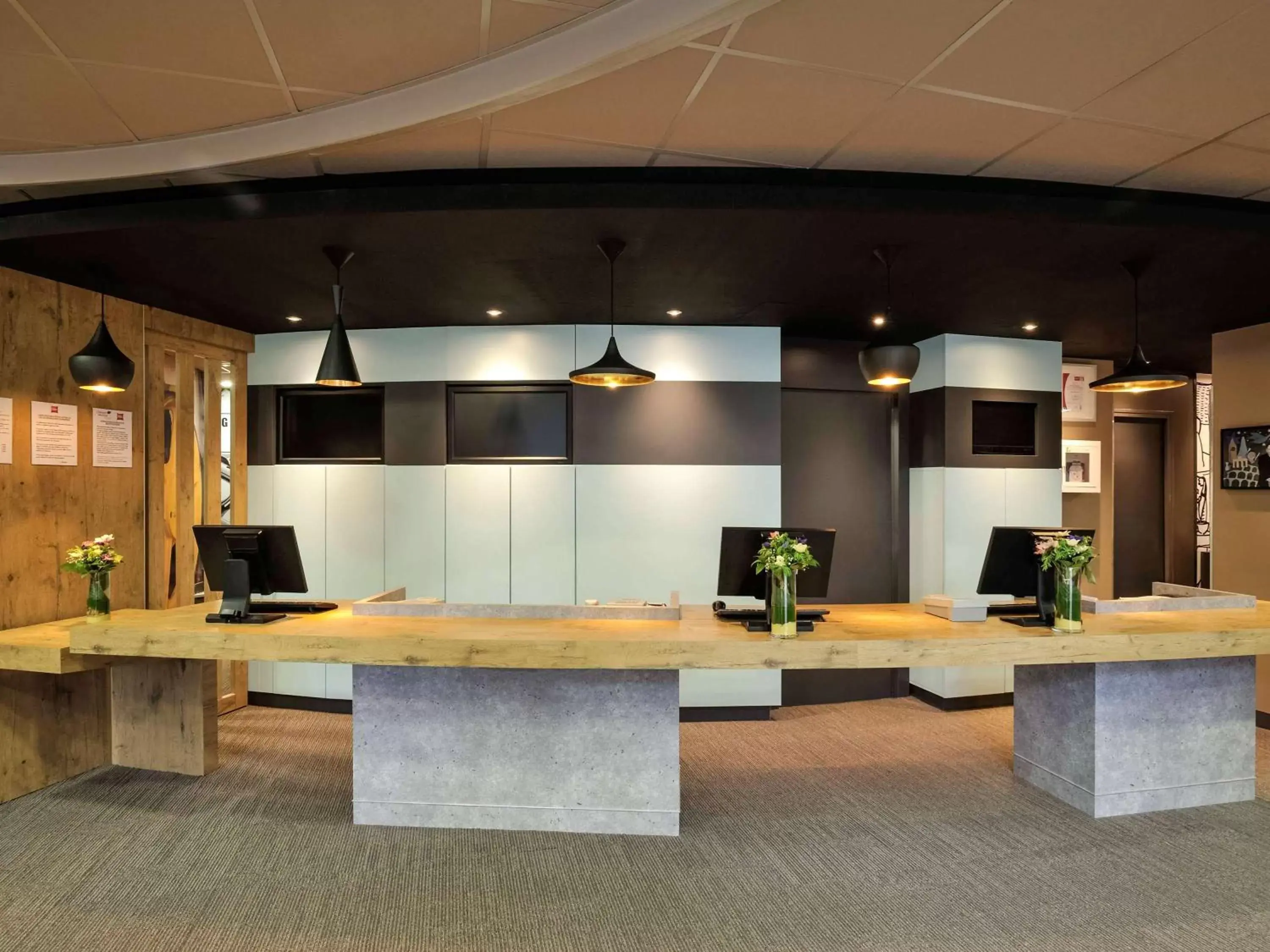 Property building, Lobby/Reception in ibis Lille Centre Gares