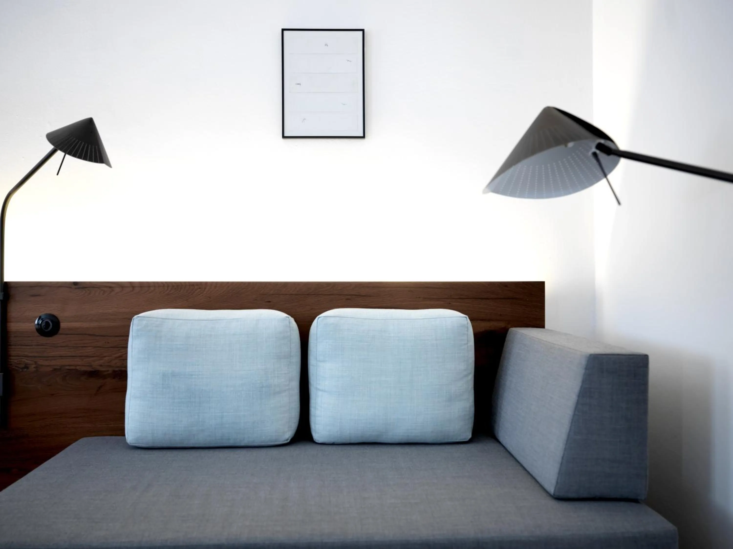Seating area, Bed in artHotel Blaue Gans