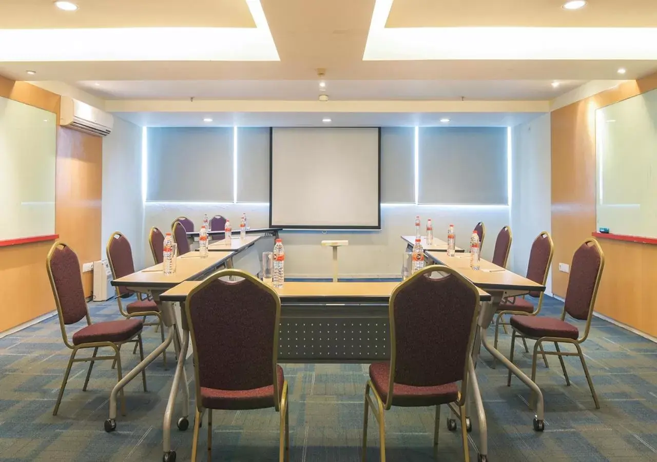 Meeting/conference room in 1O1 URBAN Jakarta Kelapa Gading