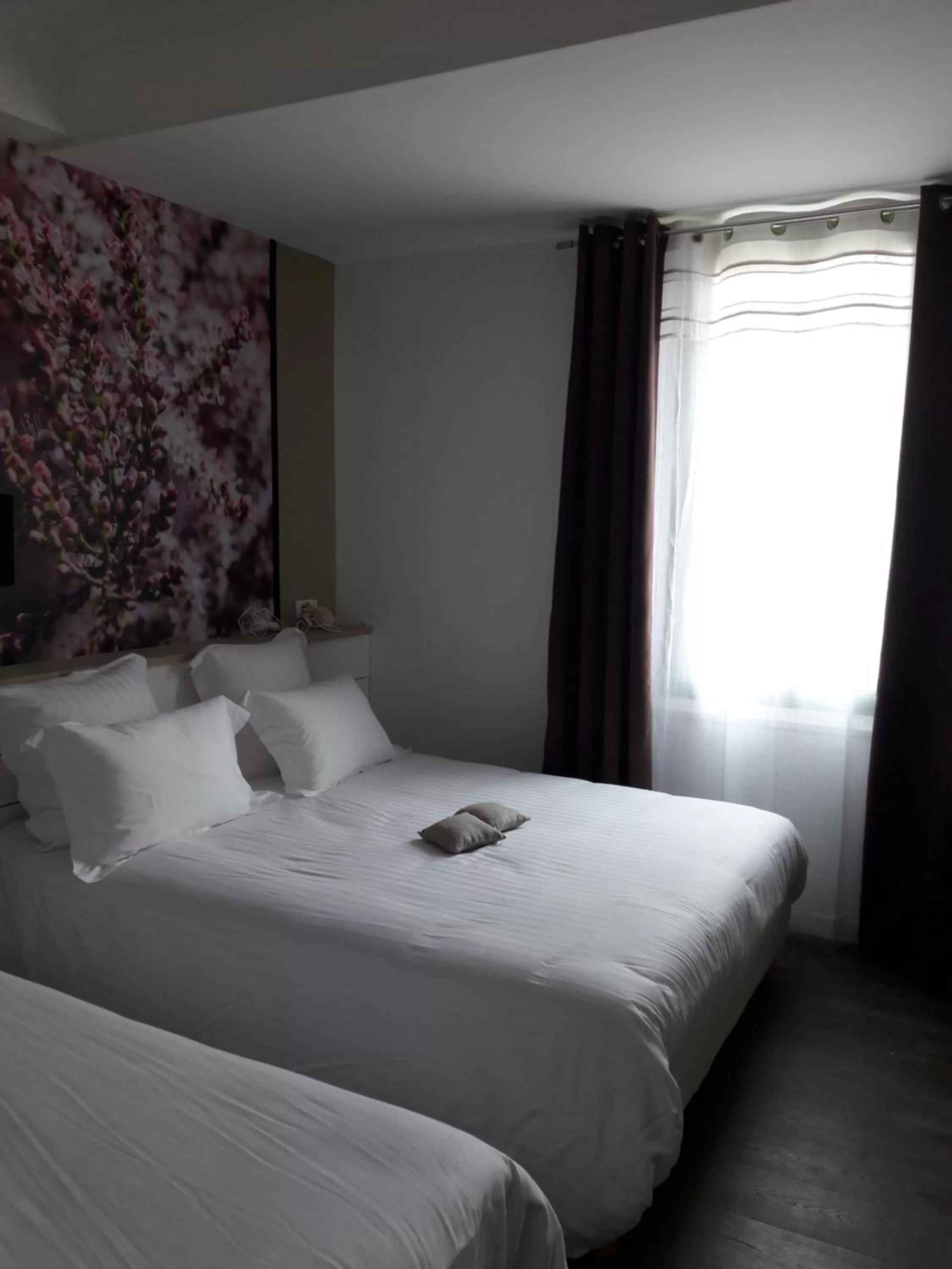 Bed in Hôtel-Restaurant "Chez Carrière"