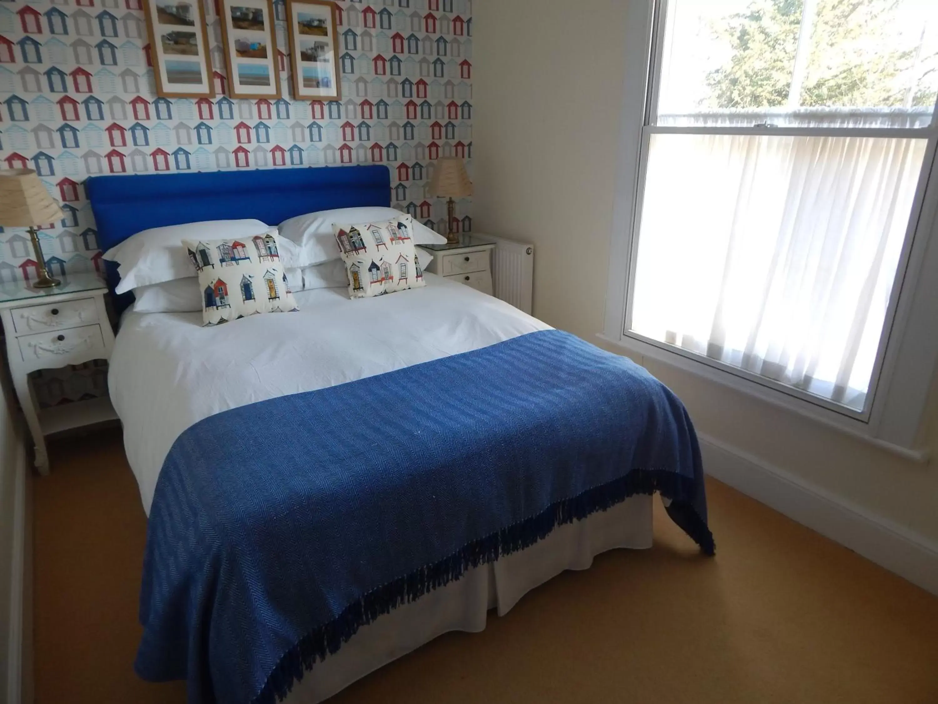 Bedroom, Bed in Fairlight Lodge